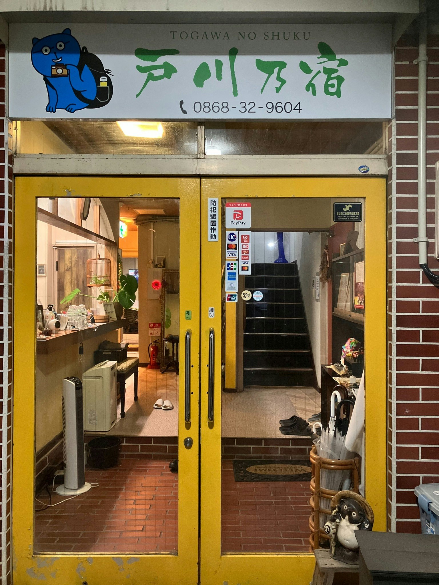 駅から11分!飲食店街のど真ん中にあり、立地は最高。洋室4(2タイプ)あります。