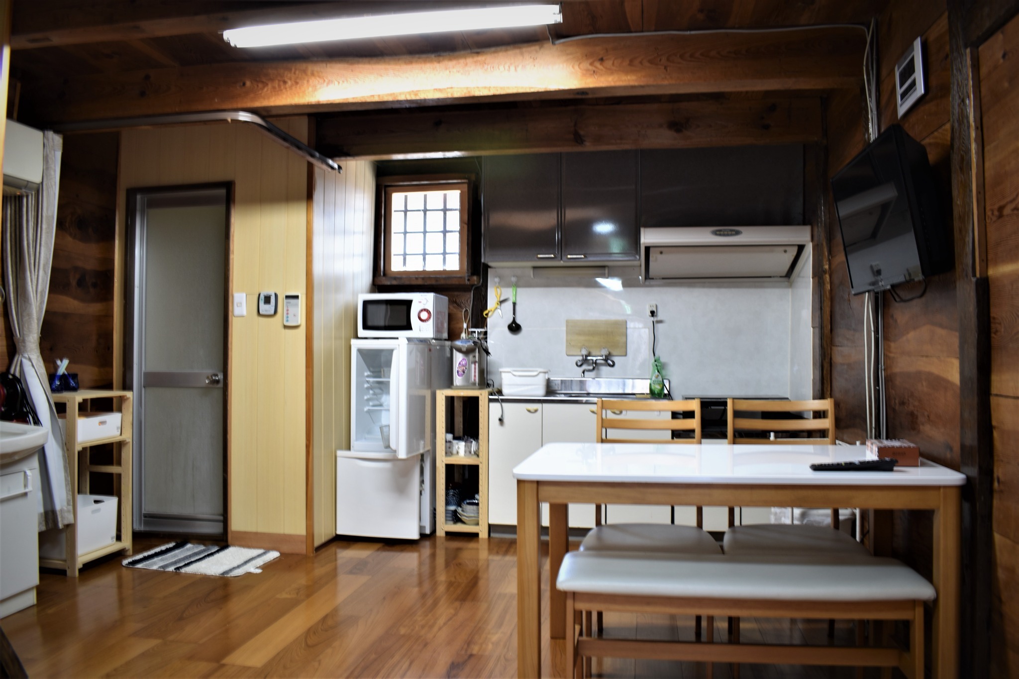 電子レンジや食器などもあります。