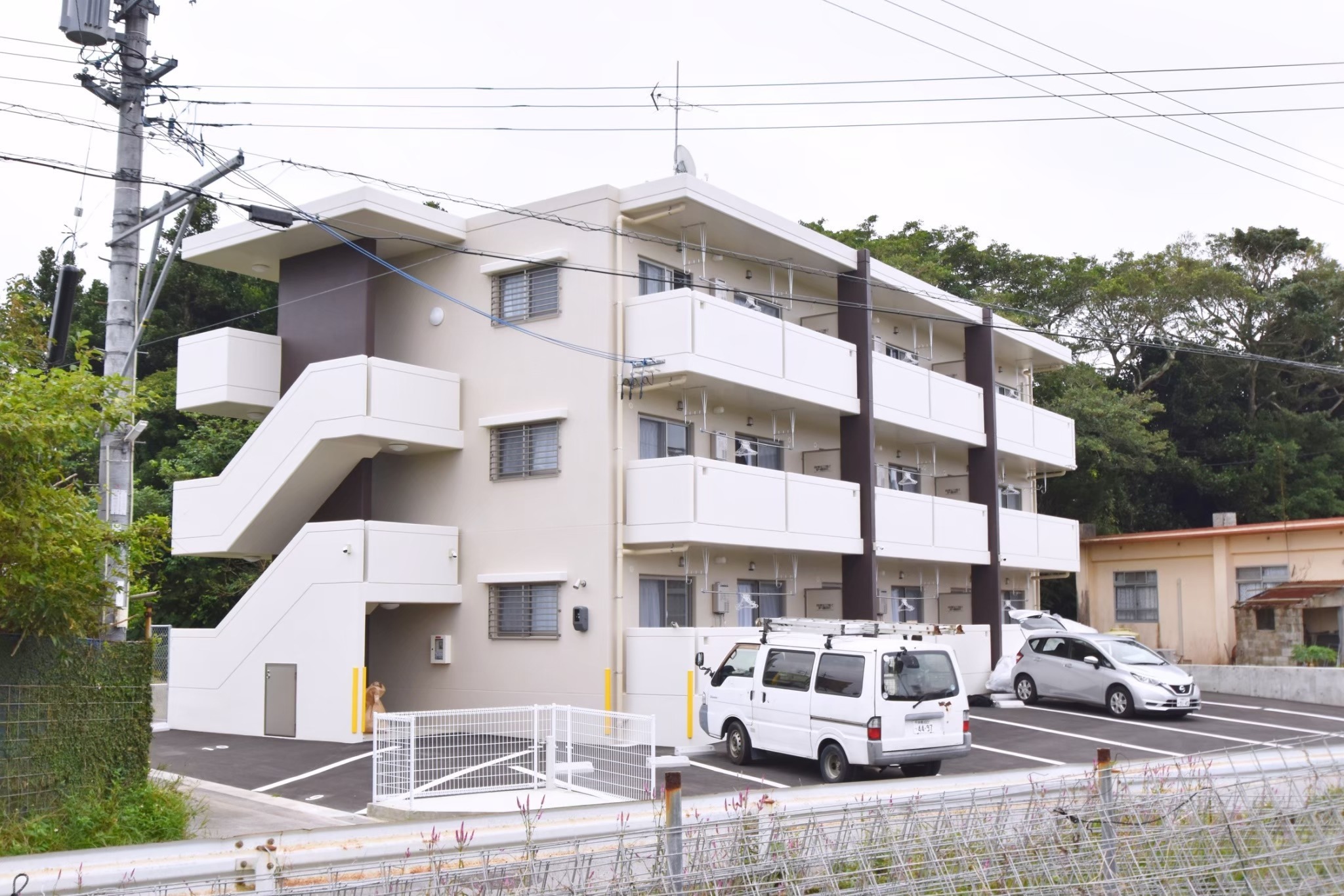 沖縄へようこそ! ナビ―ビーチ(恩納海浜公園)まで車で4分! 万座毛まで徒歩13分!/MK162