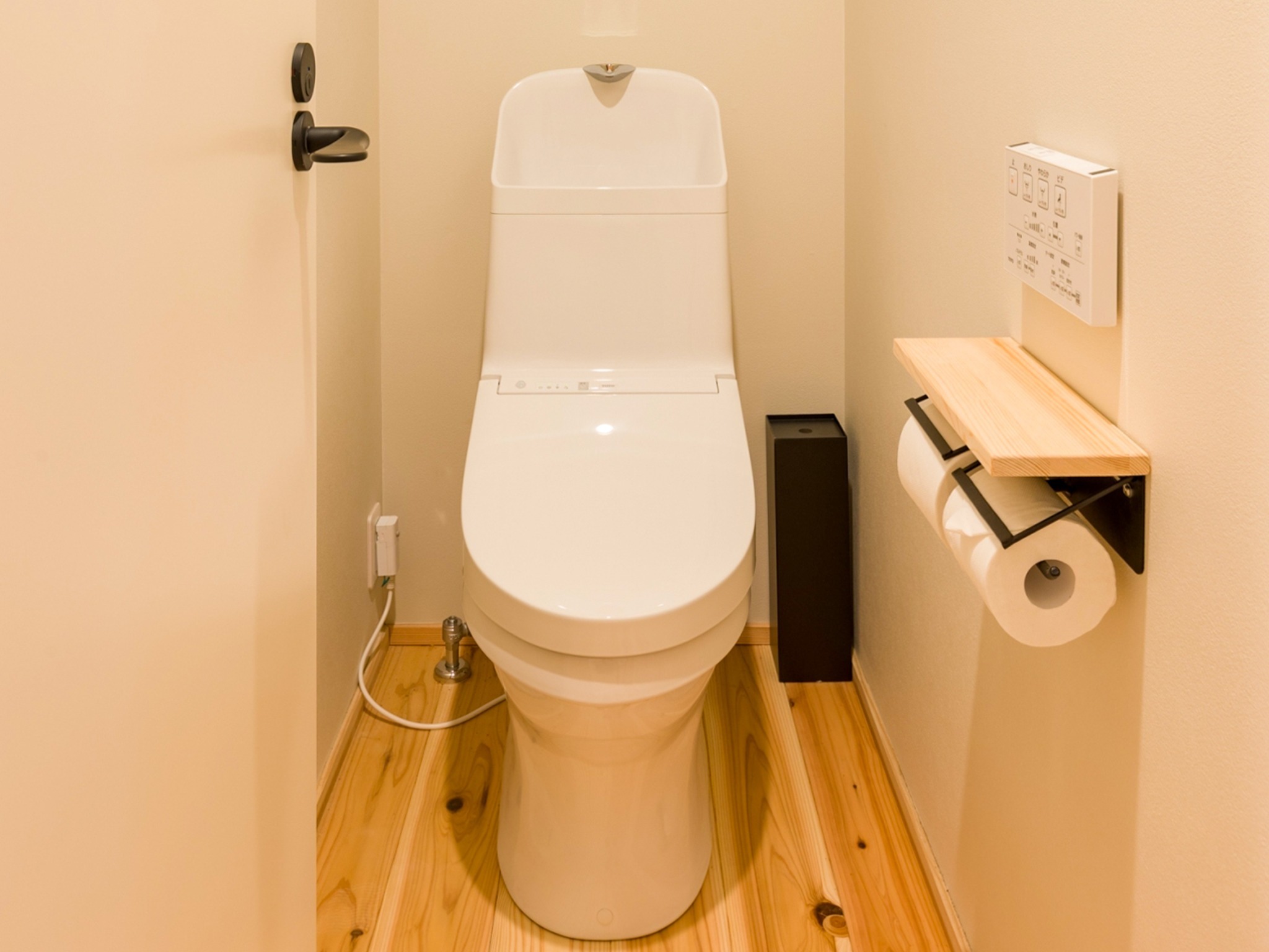 ・共用トイレ:男女共用2カ所、女性専用1カ所。温水洗浄便座完備