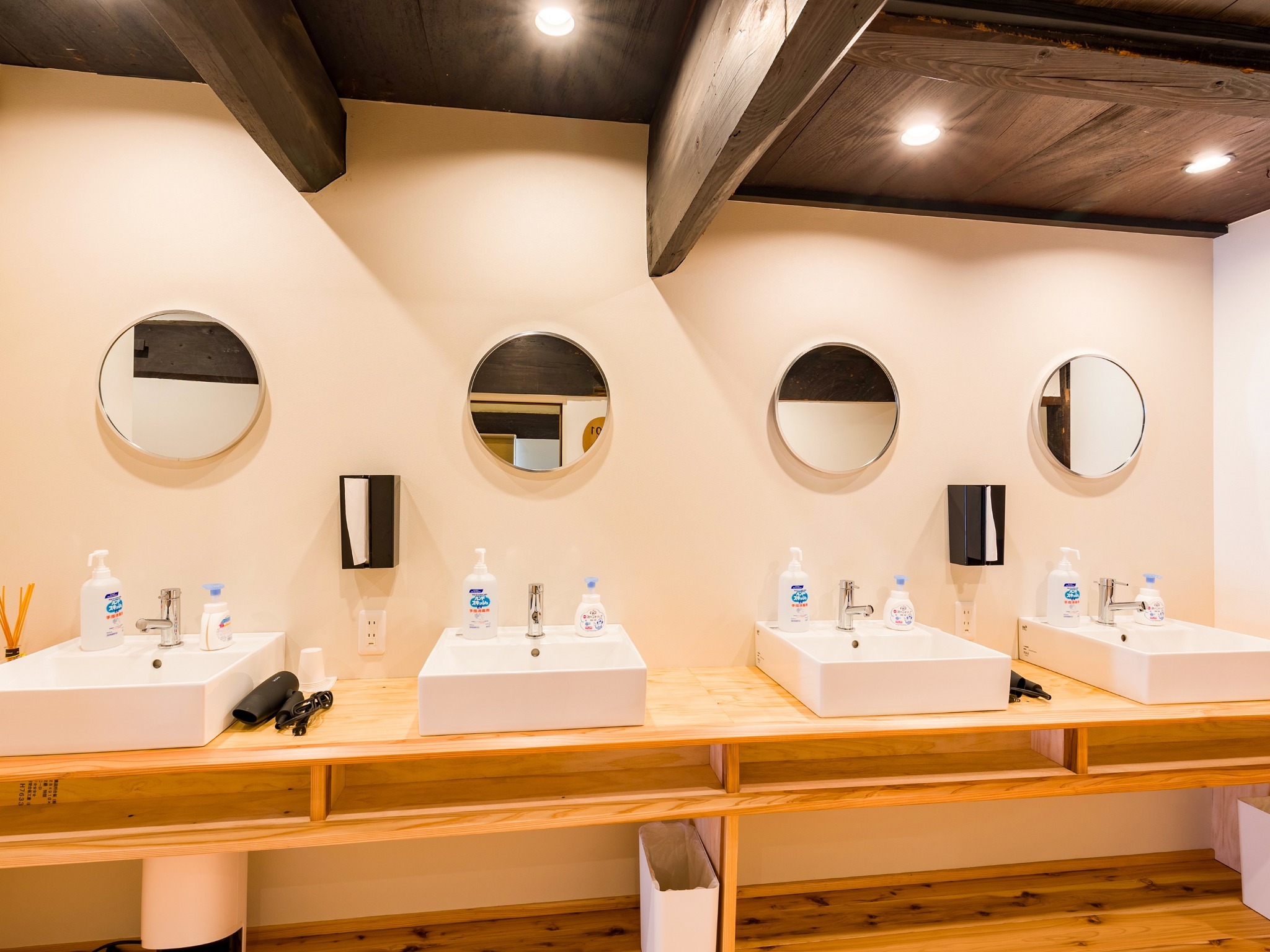 ・明るく清潔感のある洗面台