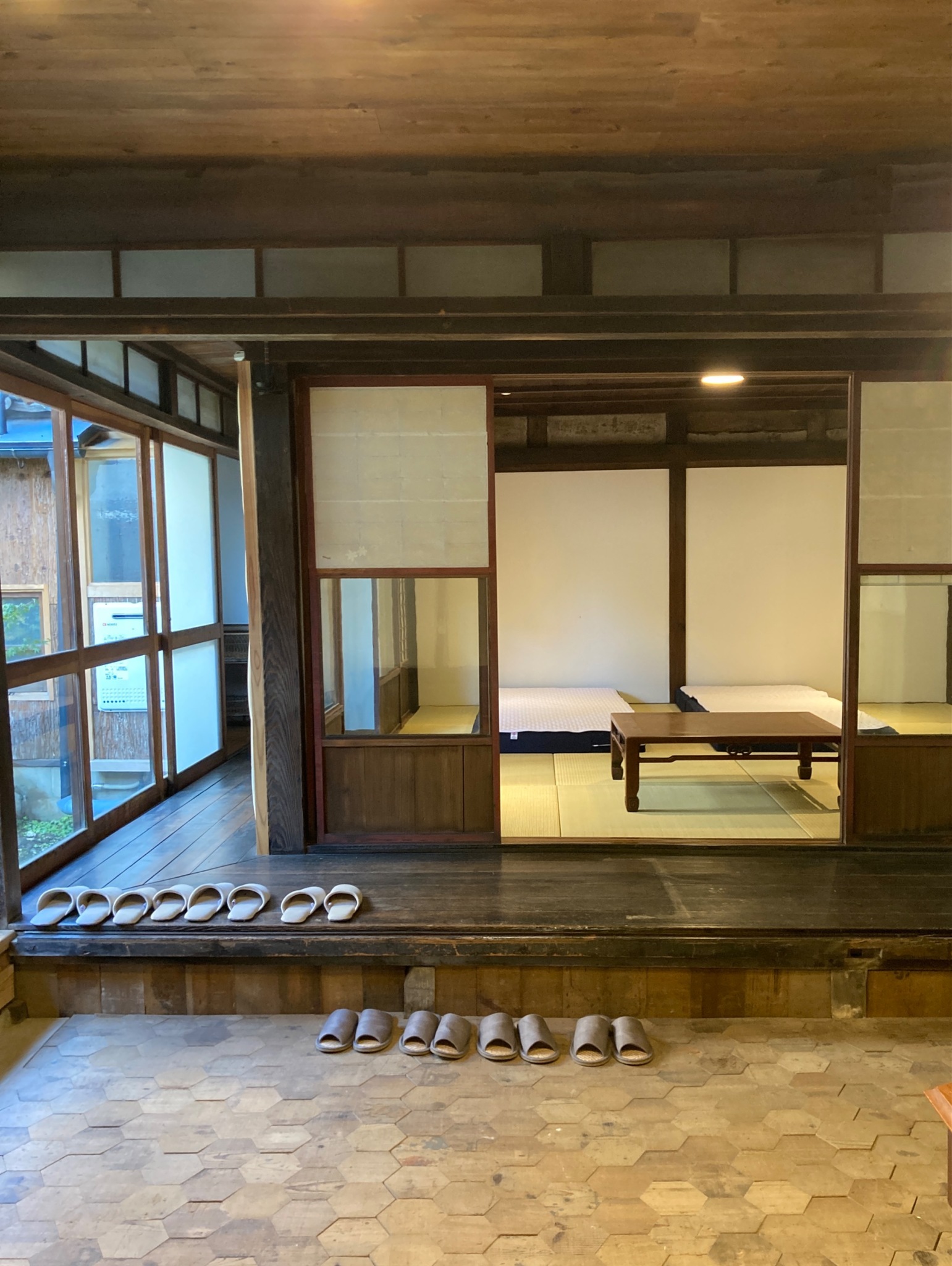 GUESTHOUSE425+ 古民家一棟貸し。檜風呂、テラス有り。街にいながらタイムスリップ