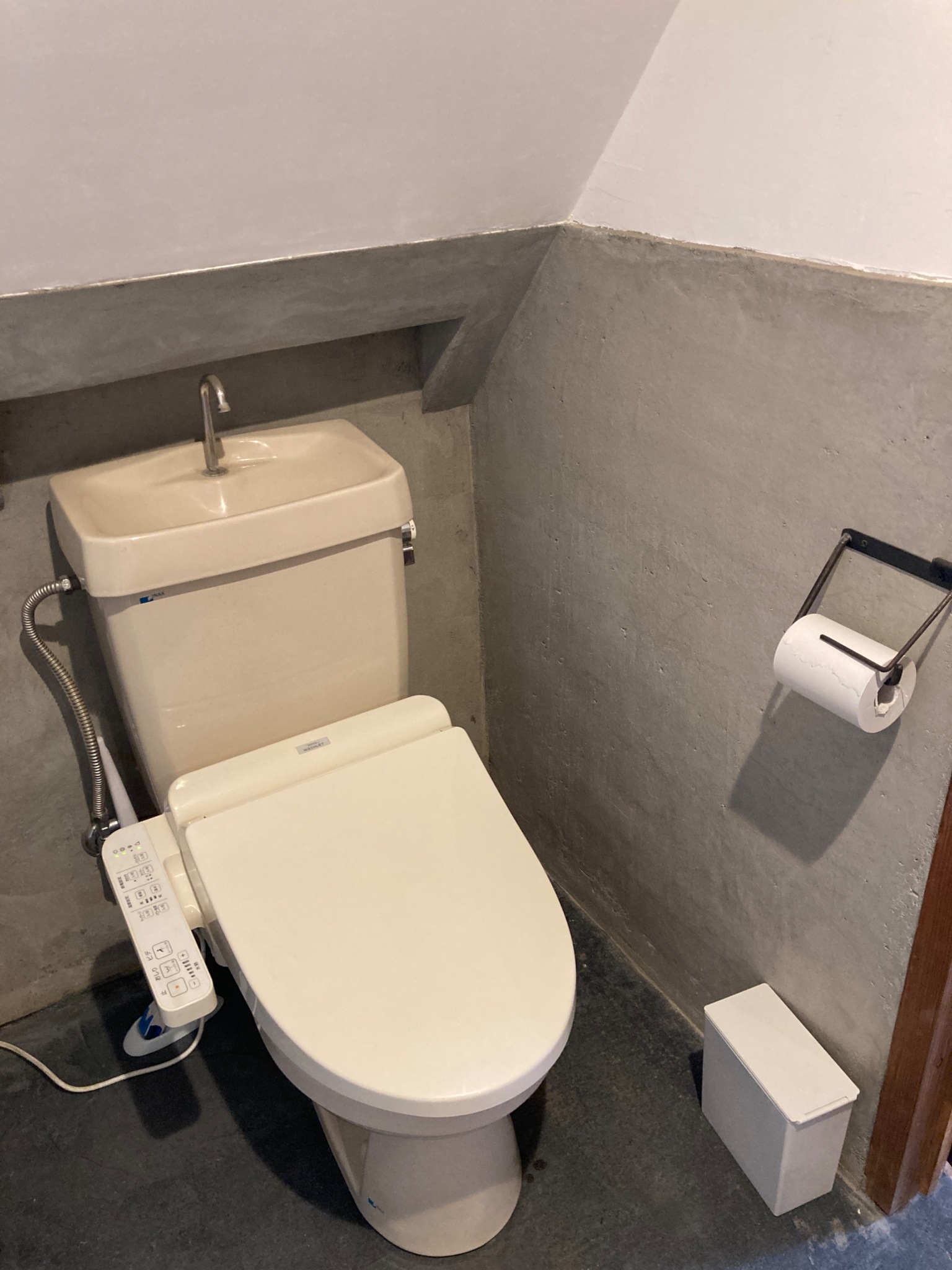 GUESTHOUSE425+ 古民家一棟貸し。檜風呂、テラス有り。街にいながらタイムスリップ