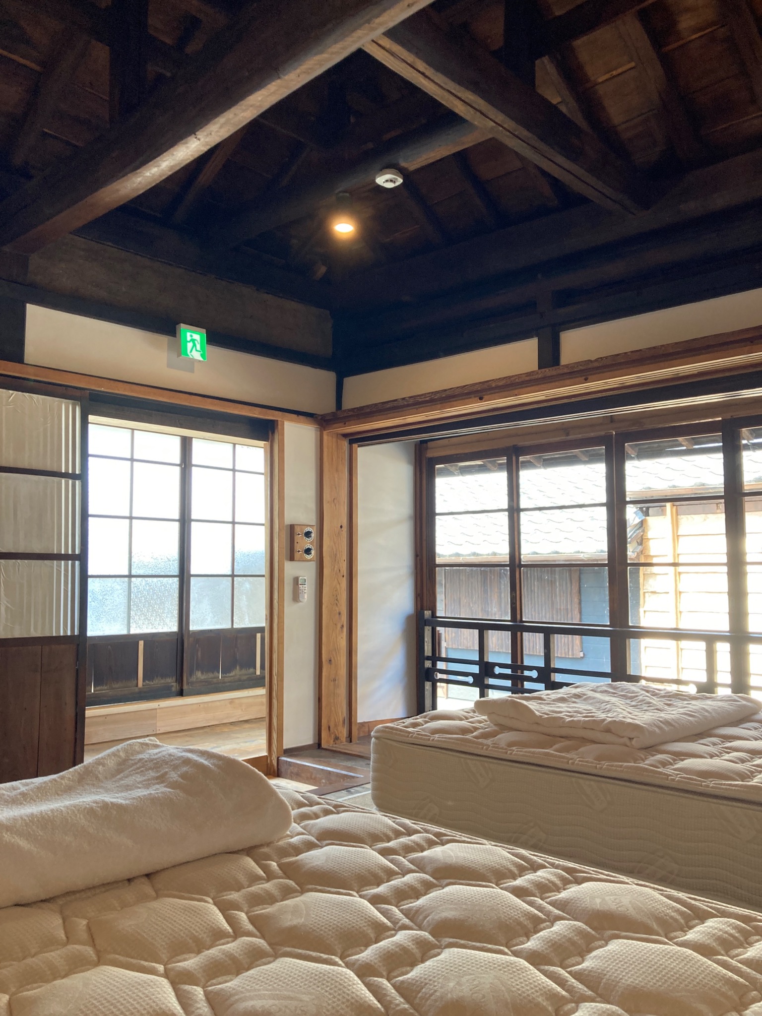 GUESTHOUSE425+ 古民家一棟貸し。檜風呂、テラス有り。街にいながらタイムスリップ