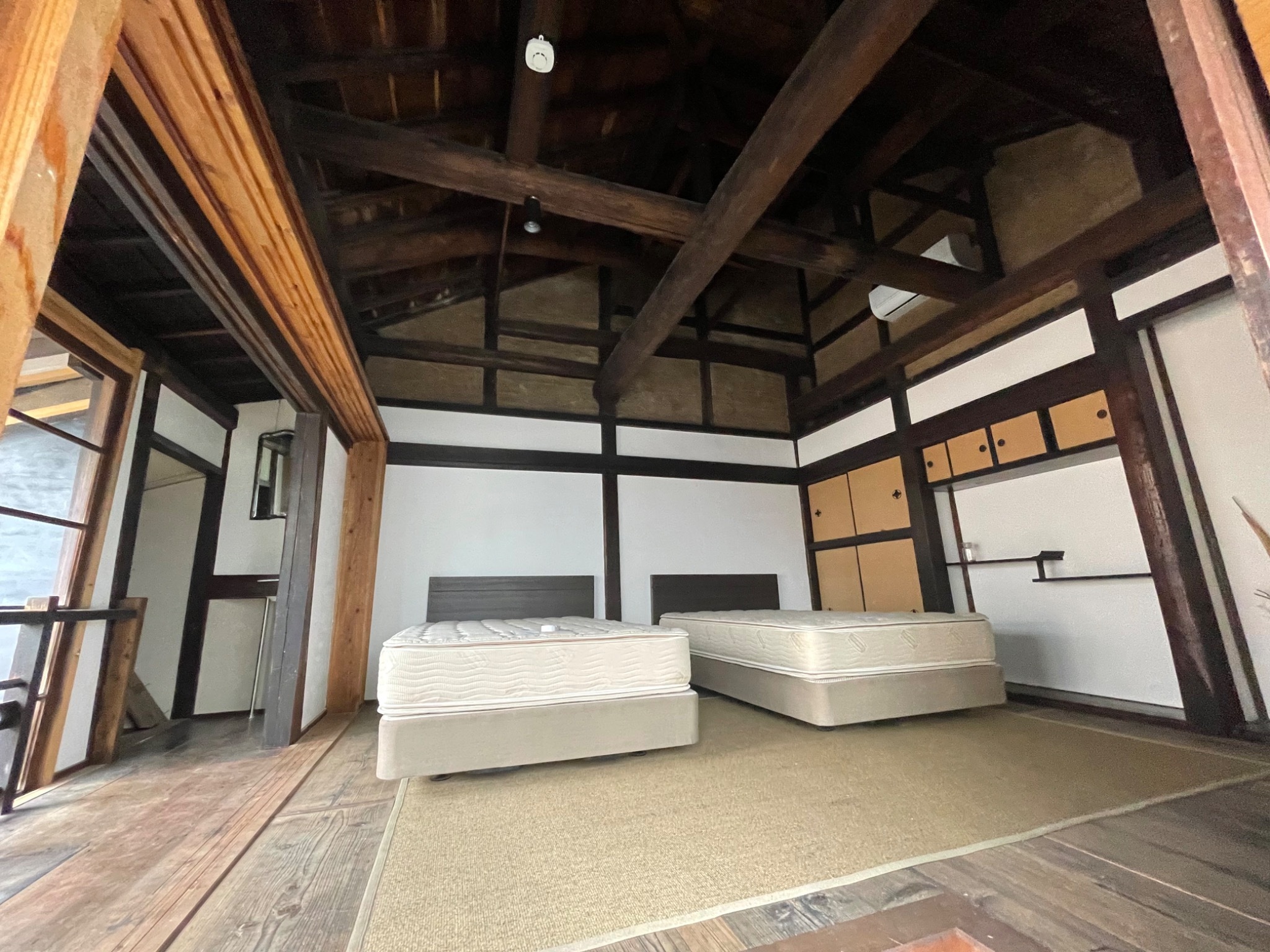 GUESTHOUSE425+ 古民家一棟貸し。檜風呂、テラス有り。街にいながらタイムスリップ