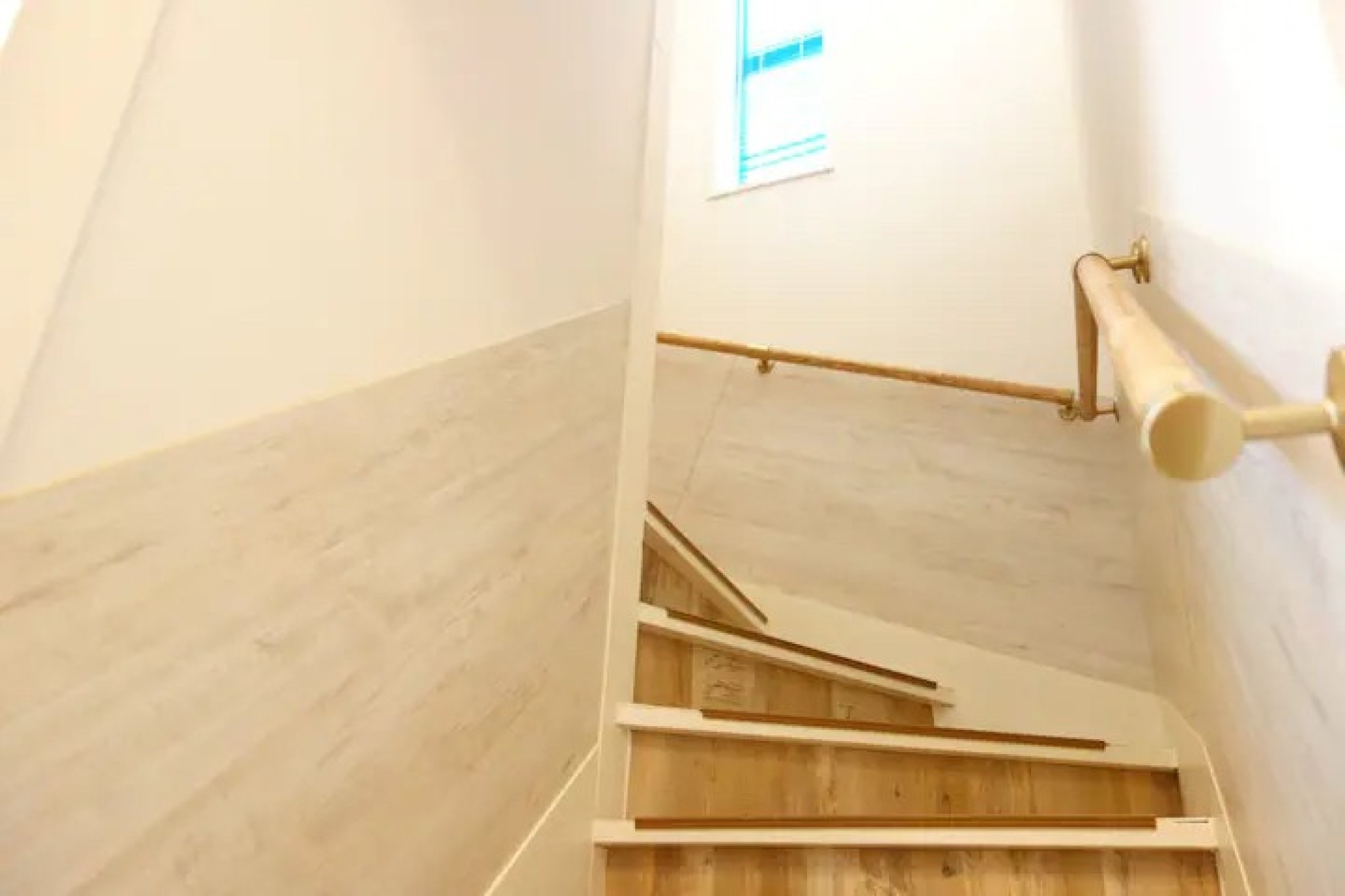 国際通り1分3階戸建て貸切駐車場無料(バストイレ・キッチン3箇所最大15名)