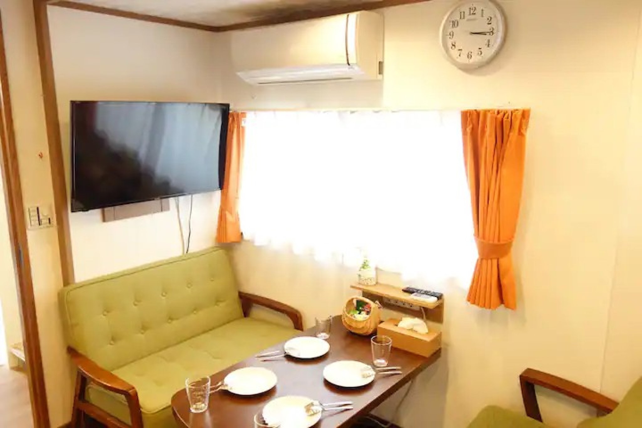 国際通り1分3階戸建て貸切駐車場無料(バストイレ・キッチン3箇所最大15名)