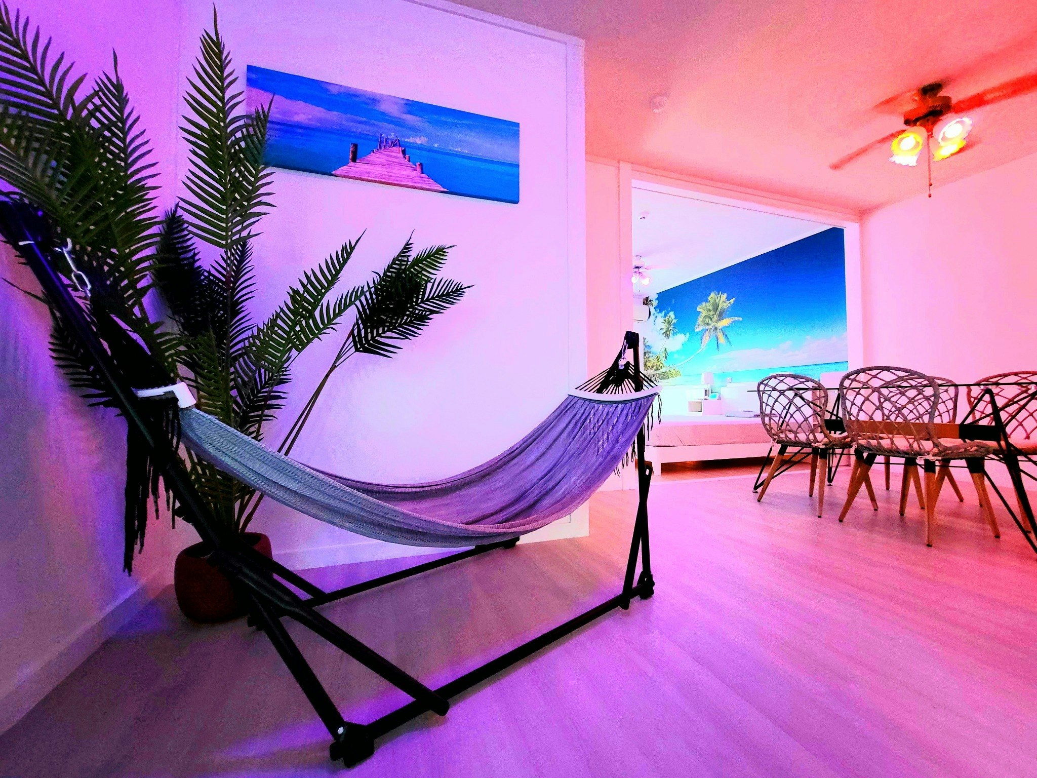 海がテーマのゆったり63m2/徹底清潔/沖縄アリーナ徒歩圏内/人気の街・北谷/高速ICまで3分/2-