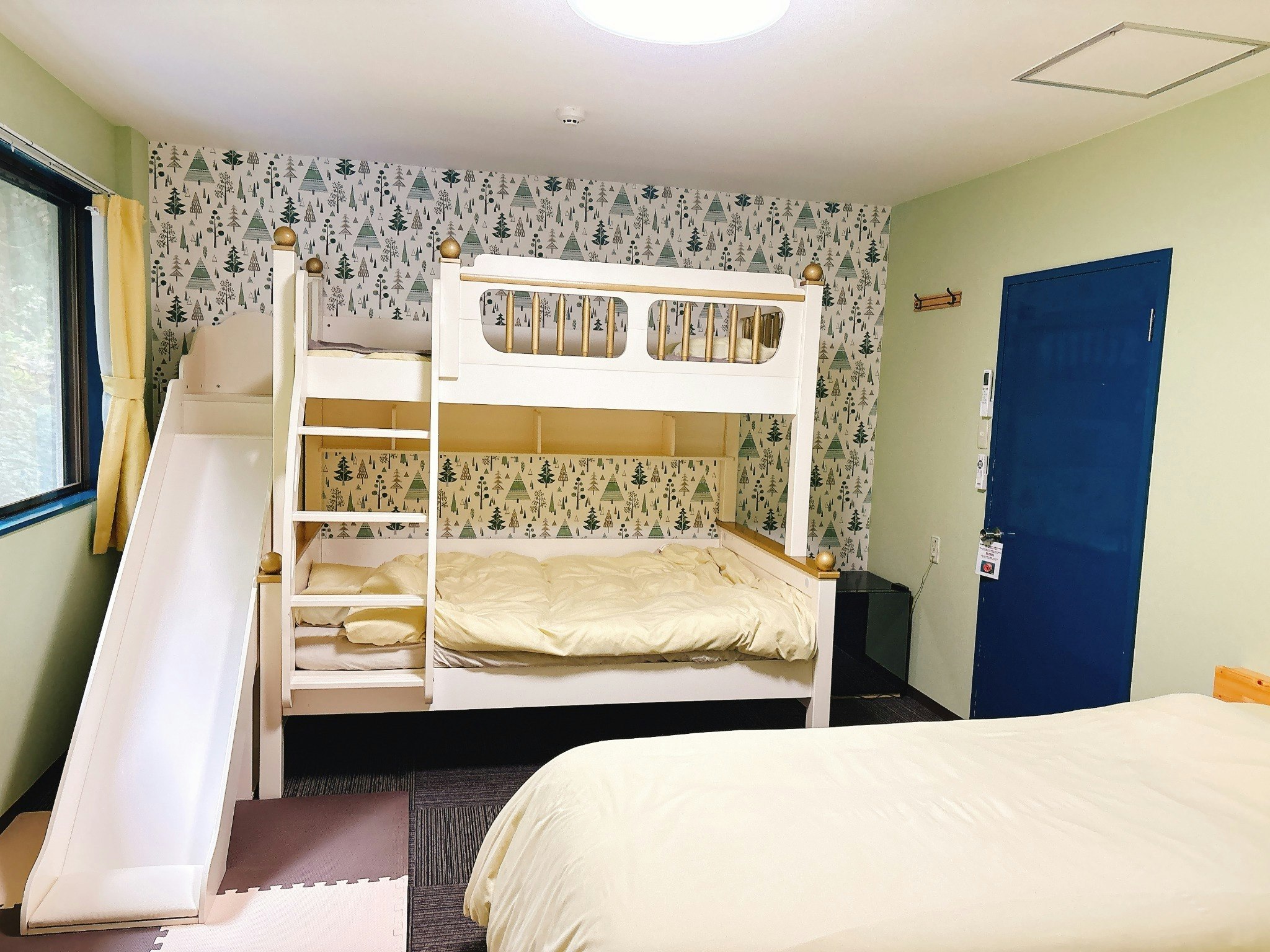 【4人部屋】(バス・トイレ付)