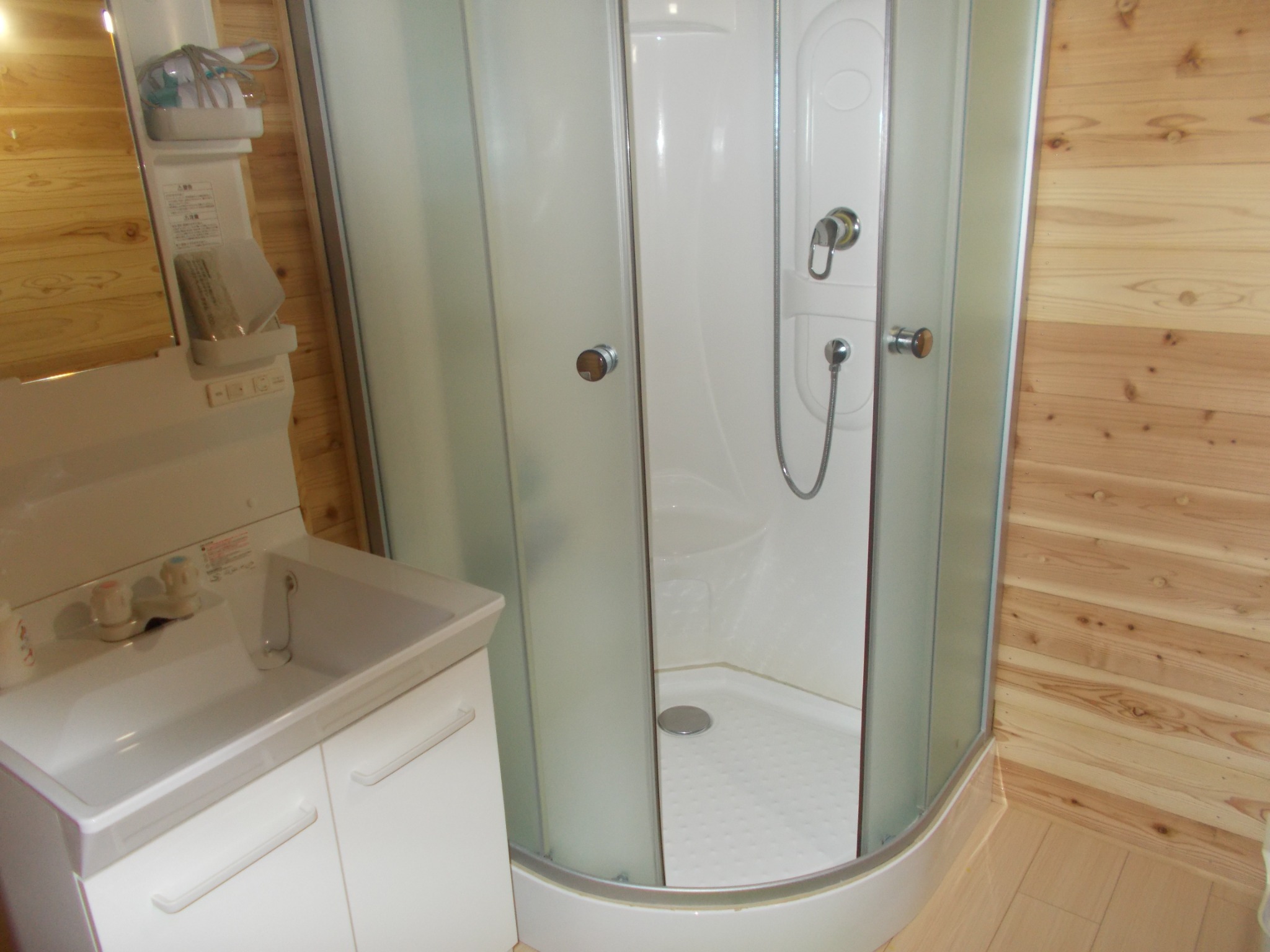 畳の三人収容部屋。