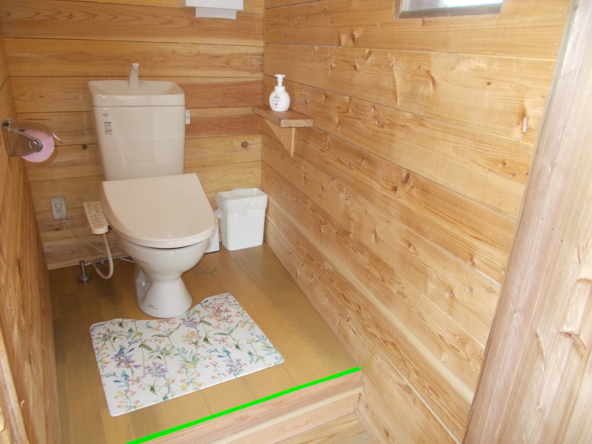 畳の三人収容部屋。