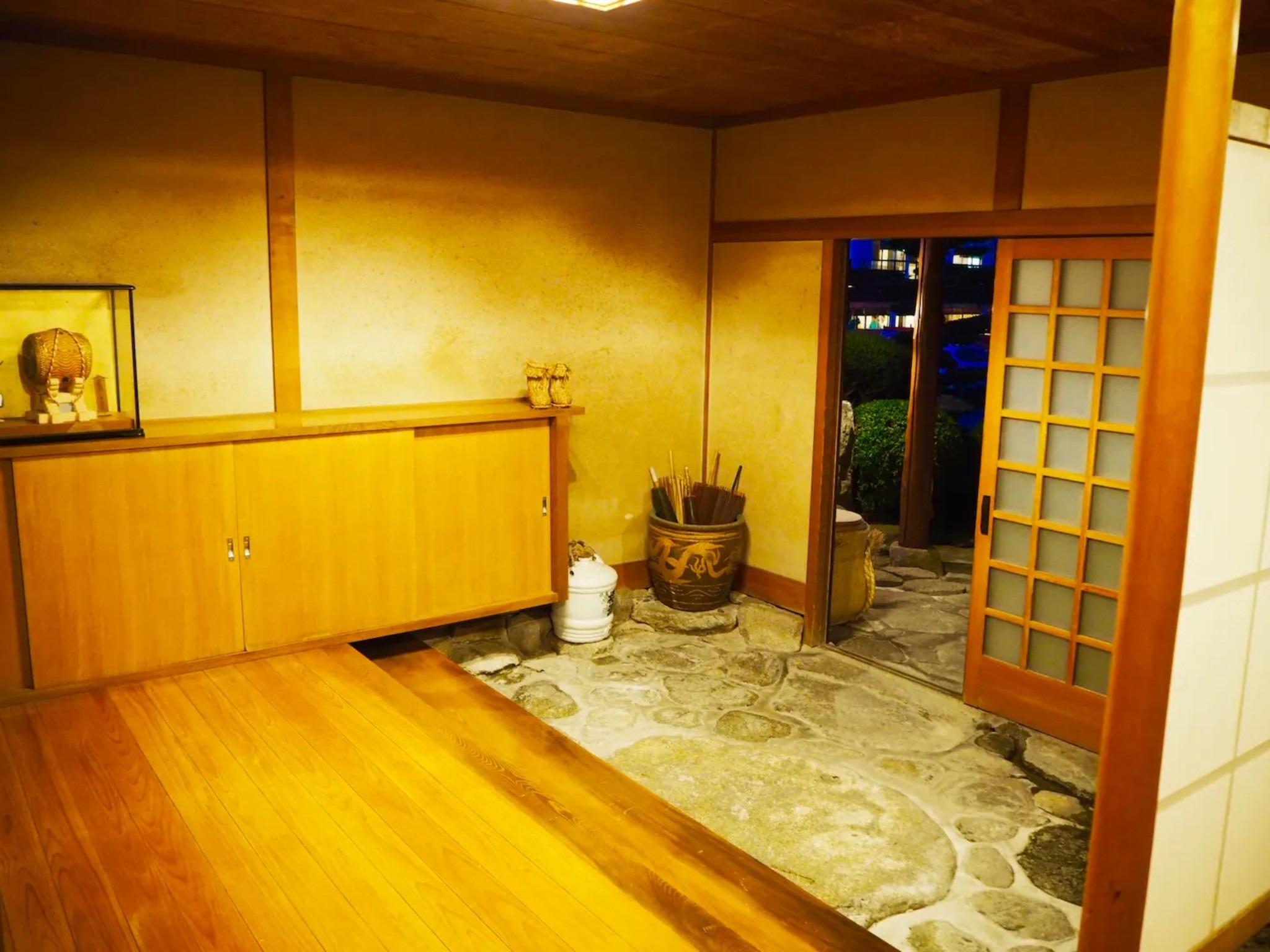 宿屋昭 【SHO Inn】完全一棟貸切宿[日本庭園付]・隣に魚国(飲食店)