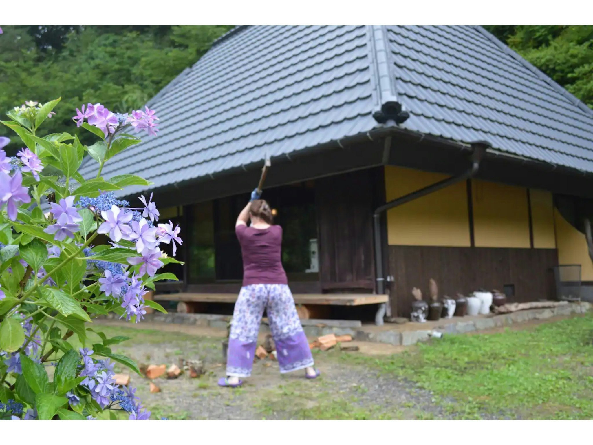 山里の茅葺き囲炉裏付き古民家を貸切。屋根付きBBQ場で囲炉裏を囲む優雅なひとときを!
