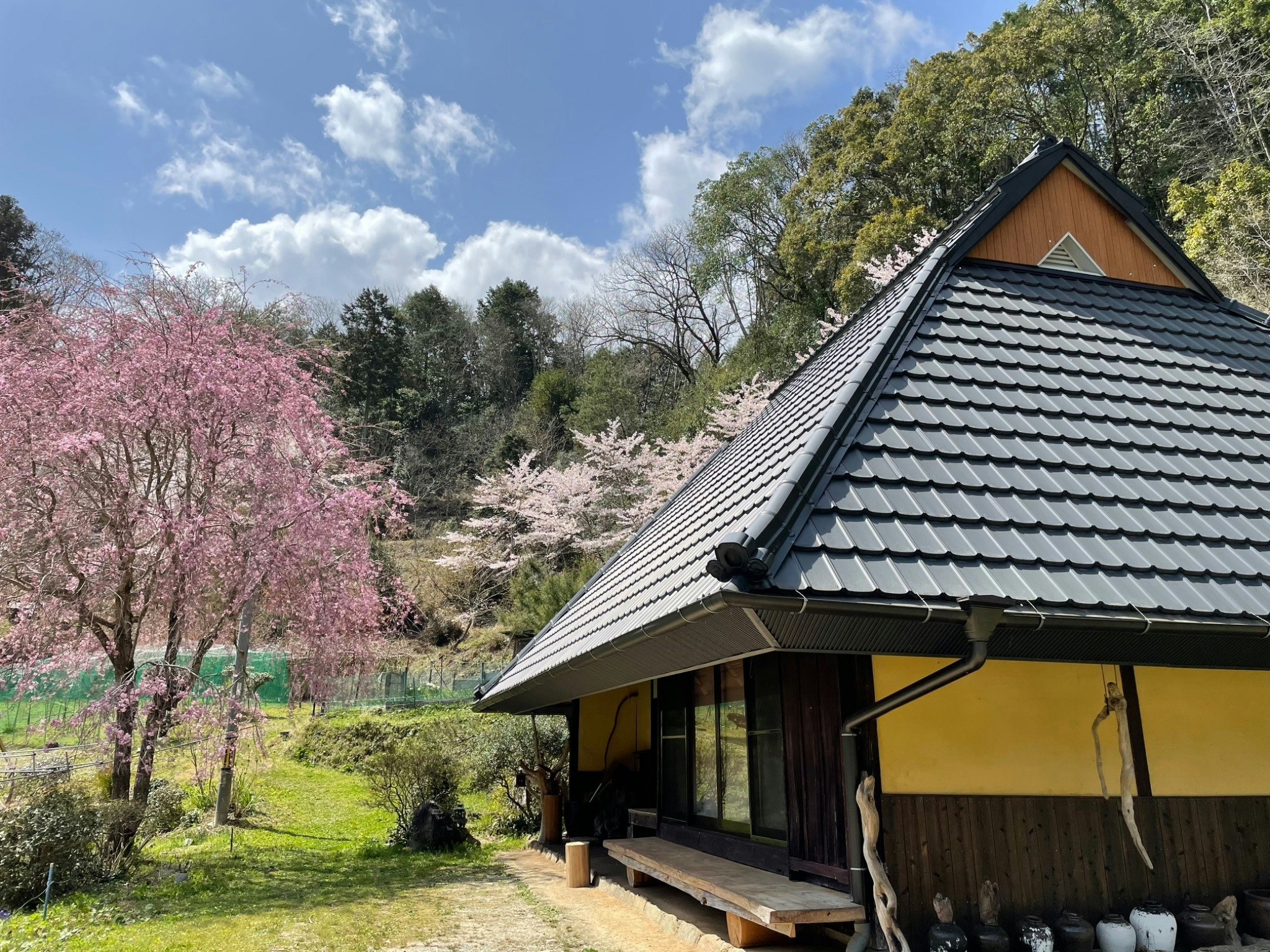昔ながらの日本家屋|囲炉裏付き茅葺き古民家一棟貸し「酔庵」|屋根付きBBQ場あり。