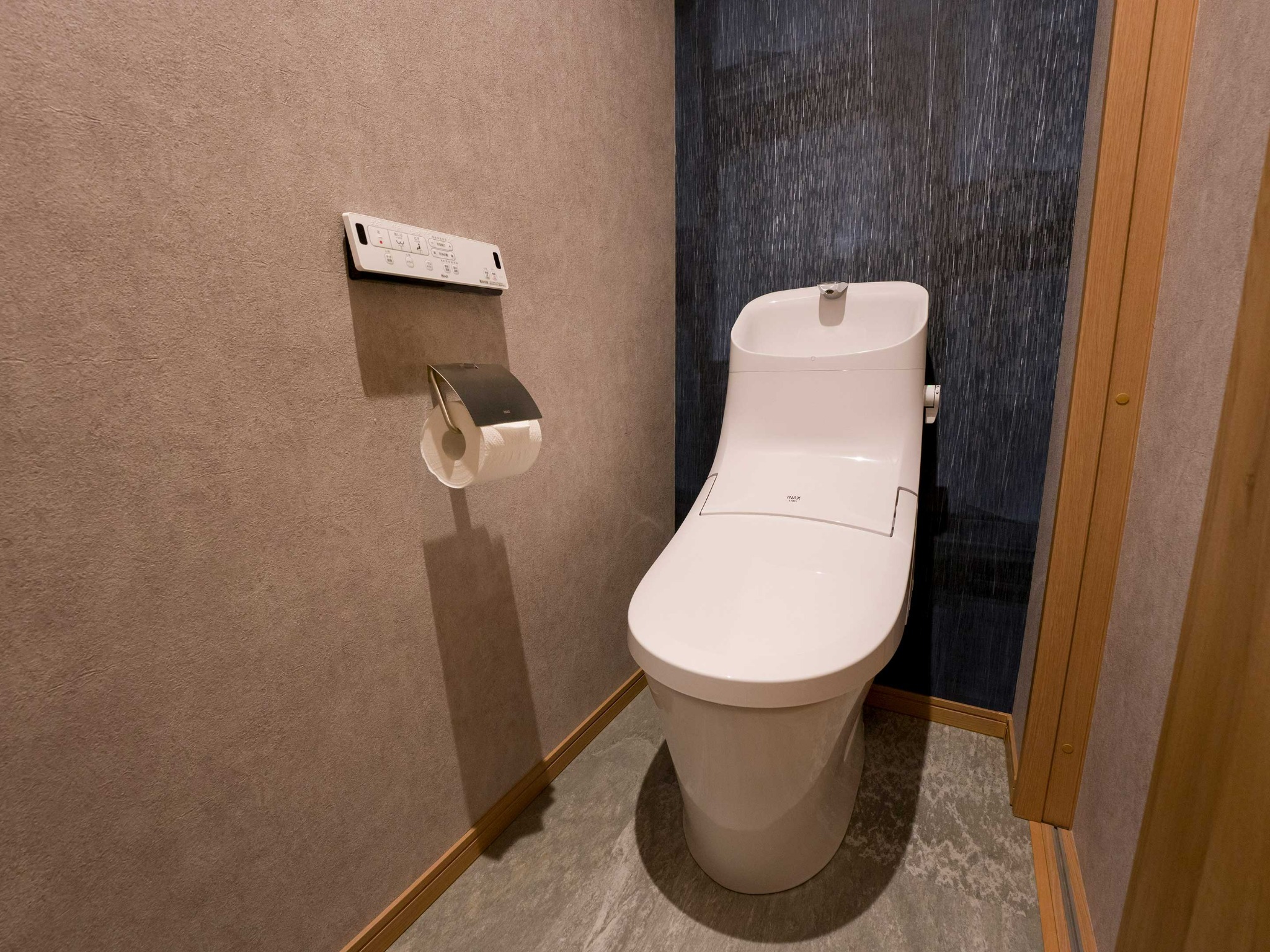 【スタンダードファミリールーム】温水洗浄機能付きトイレ
