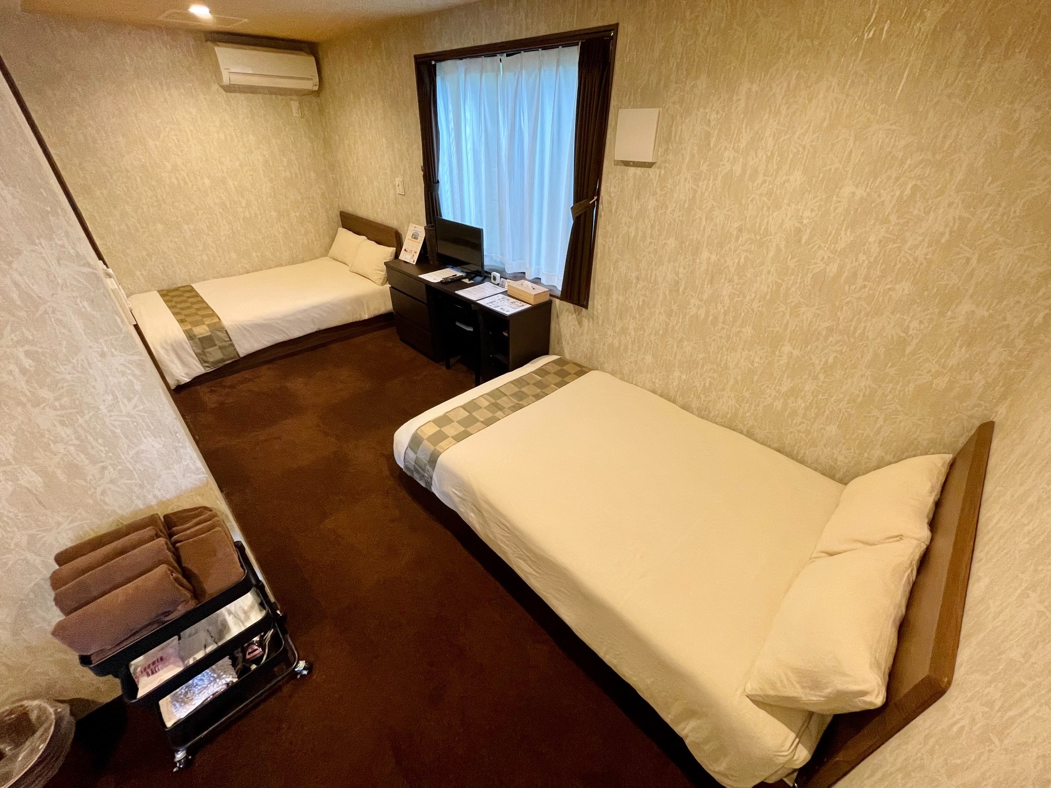 【1部屋料金  朝食付き】ツインルーム セミダブル 全室ヒノキ風呂 「禁煙」