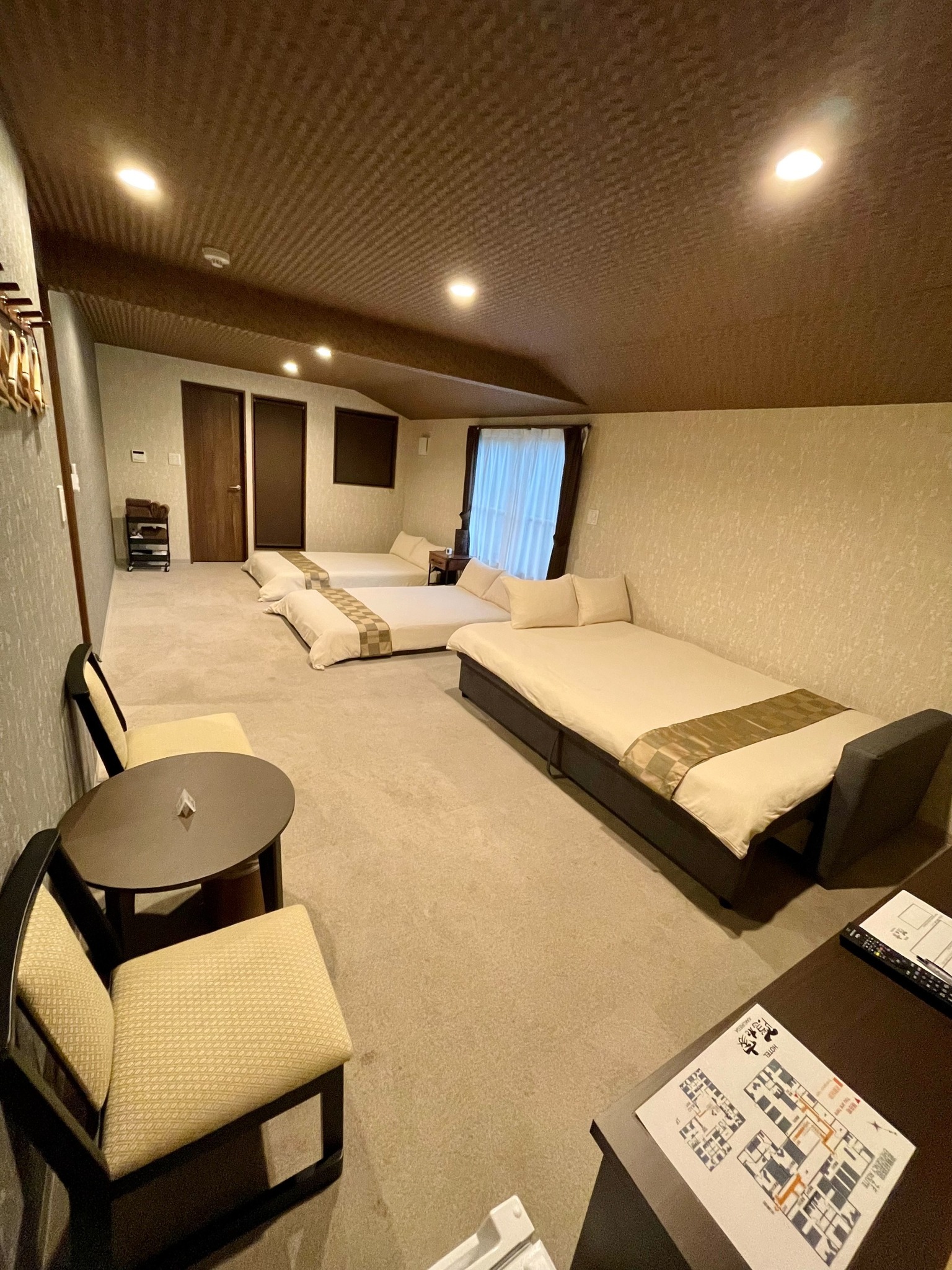 【1部屋料金  朝食付き 】ファミリールーム セミダブル  全室ヒノキ風呂 「禁煙」