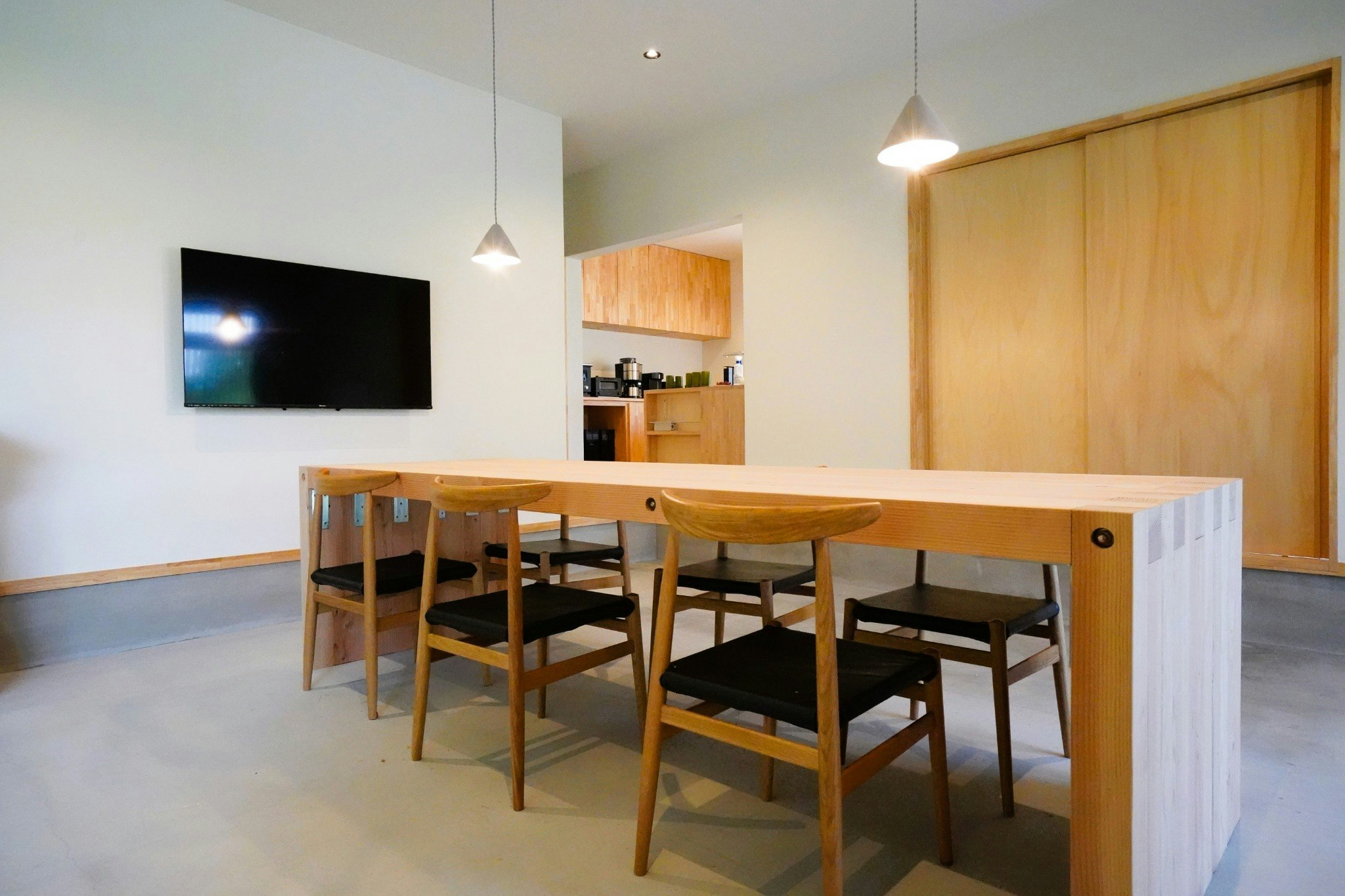 【体験と”あそび”の宝庫】開放的な土間リビングで、よもやま話に花が咲く、和モダンな貸し切り宿