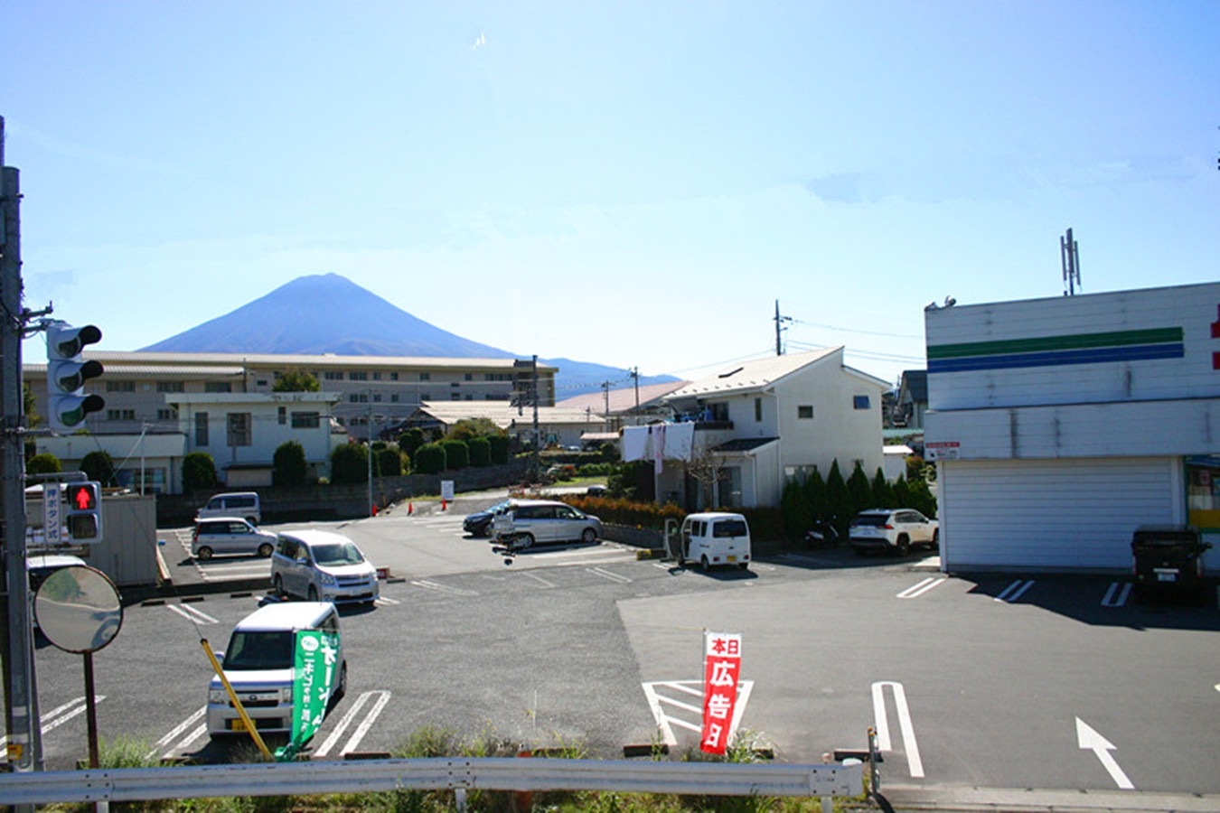 2階窓から富士段を眺める