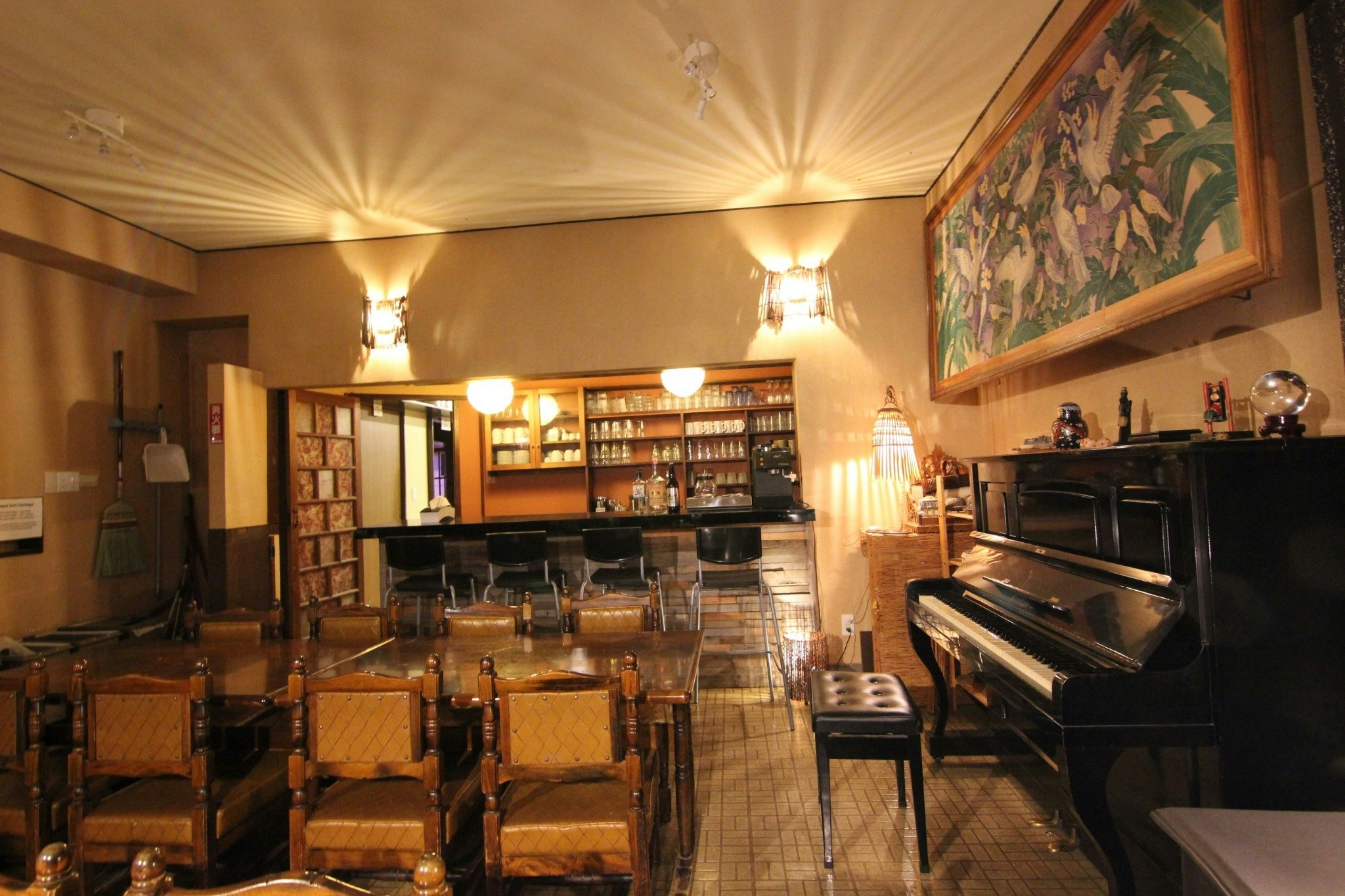 合宿に最適!スタジオ、洋室4室、和室8室、暖炉プールバー付き大型リビング