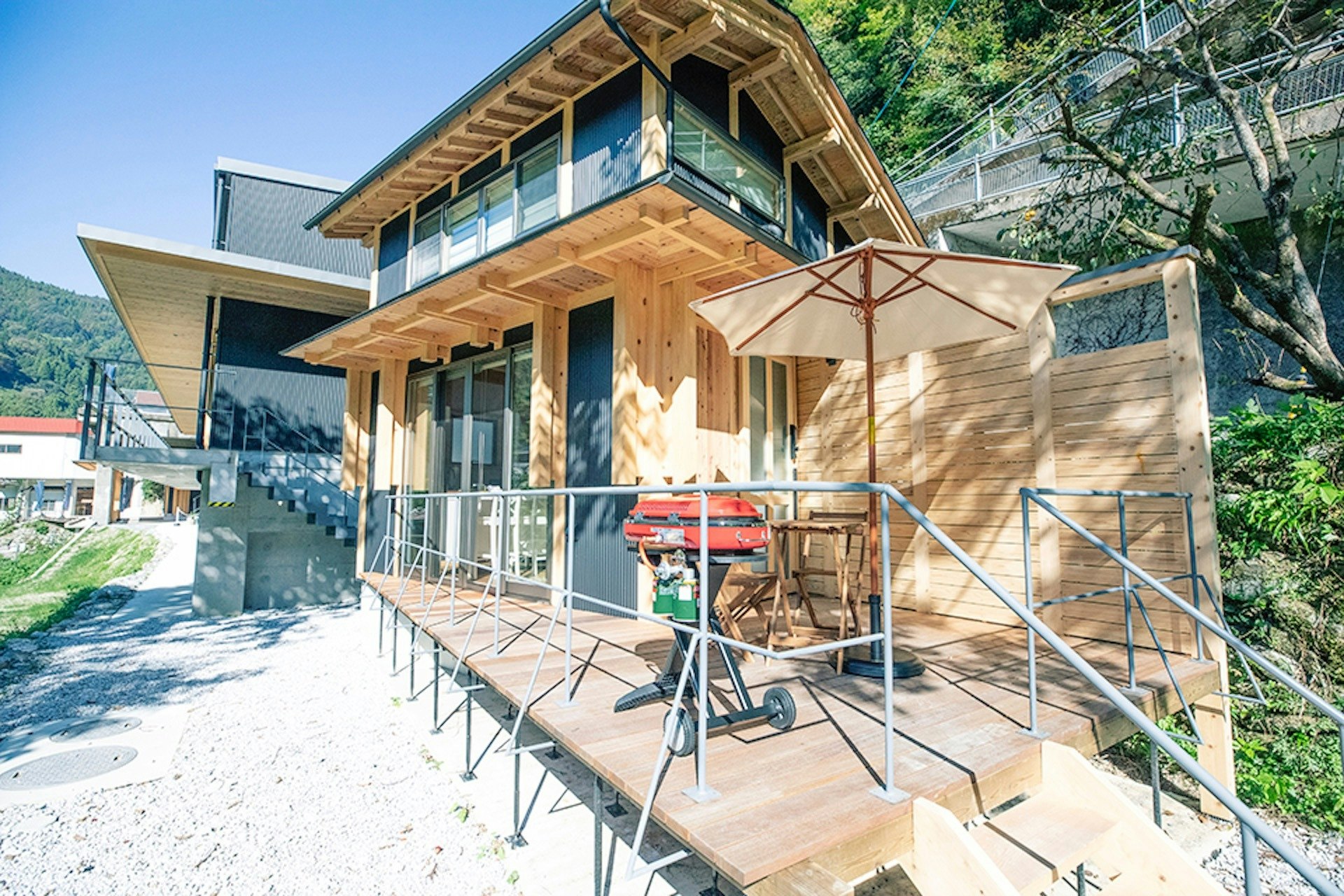 星が綺麗!【女性建築士プロジュース】スポーツジム敷地内にある地元産檜で作ったサステナブルな小さな一軒