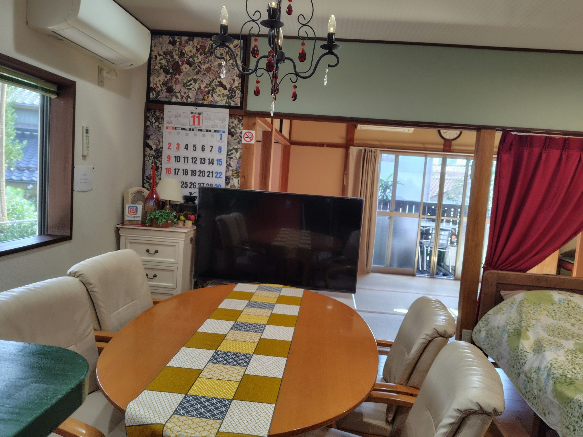 出雲市中心部の町家2階貸切。駐車場2台完備! 全室リフォーム済みの和洋モダン空間!