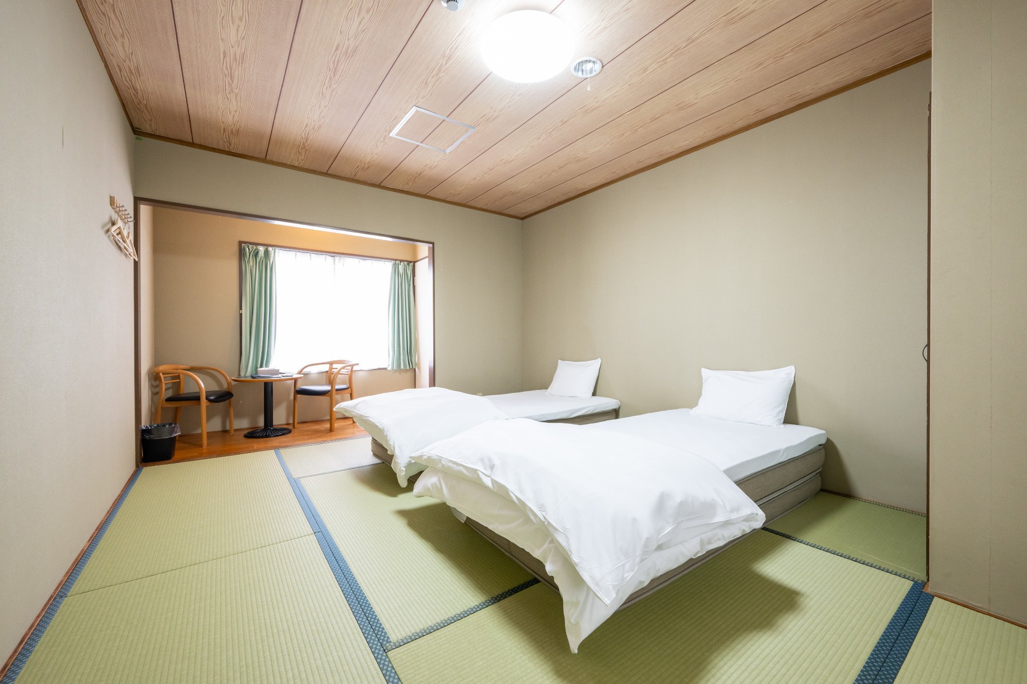 片添ヶ浜海水浴場の向かい(道路を挟んで)|和室・別室2室ルーム
