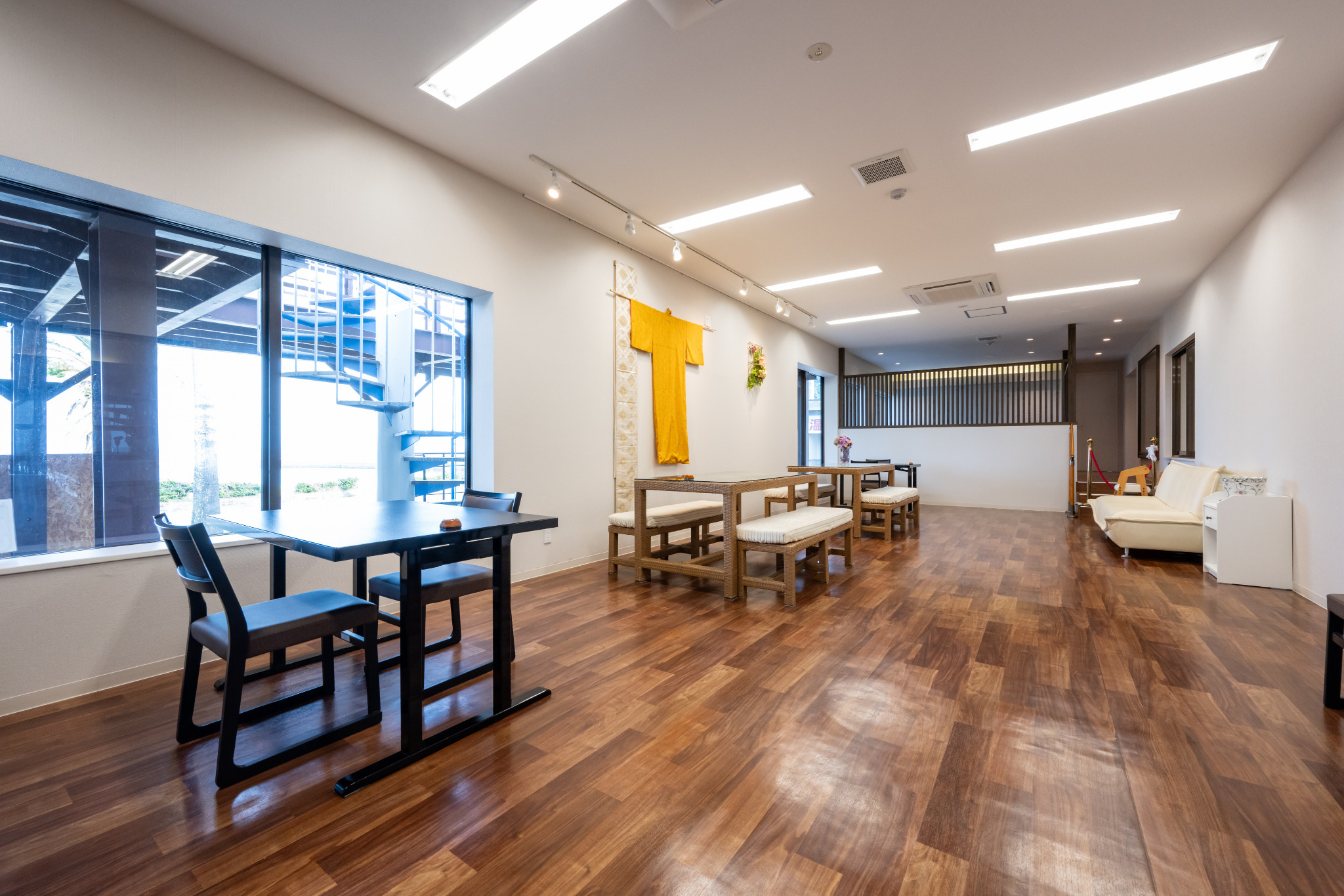 片添ヶ浜海水浴場の向かい(道路を挟んで)|和室・別室2室ルーム