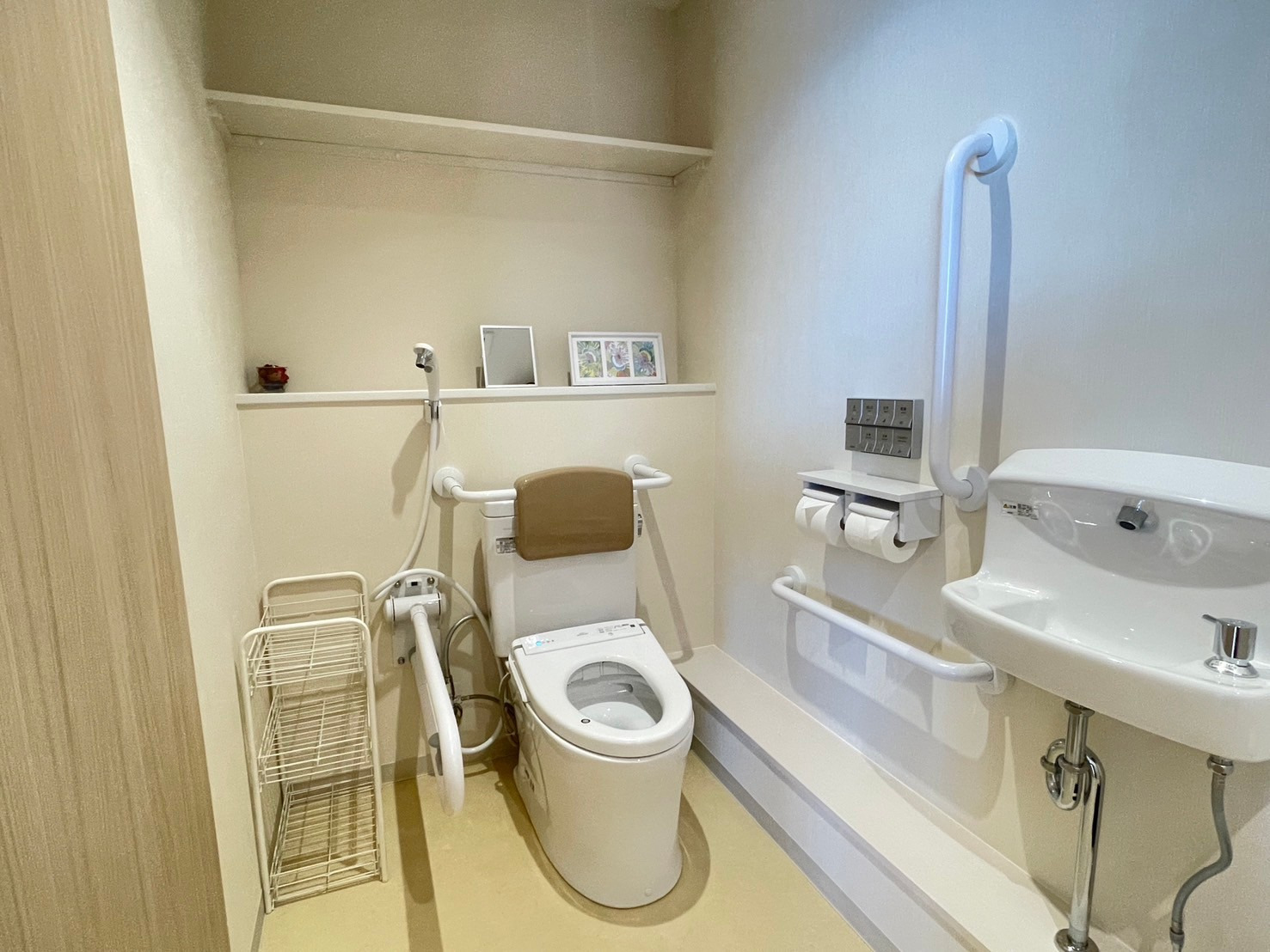 片添ヶ浜海水浴場の向かい(道路を挟んで)|和室・別室2室ルーム