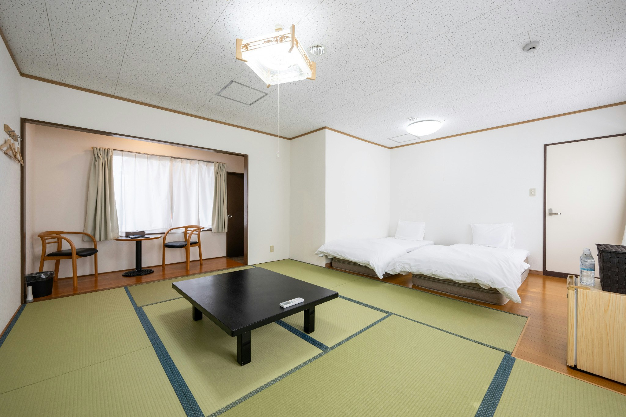 片添ヶ浜海水浴場の向かい(道路を挟んで)|和室・広々ワンルーム