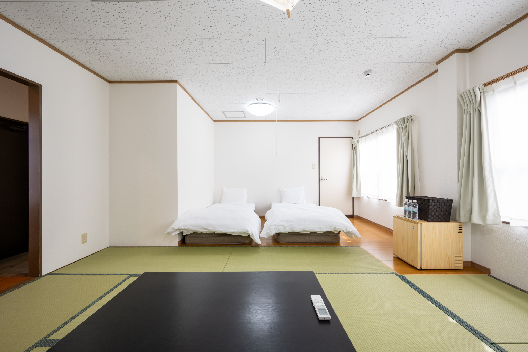 片添ヶ浜海水浴場の向かい(道路を挟んで)|和室・広々ワンルーム