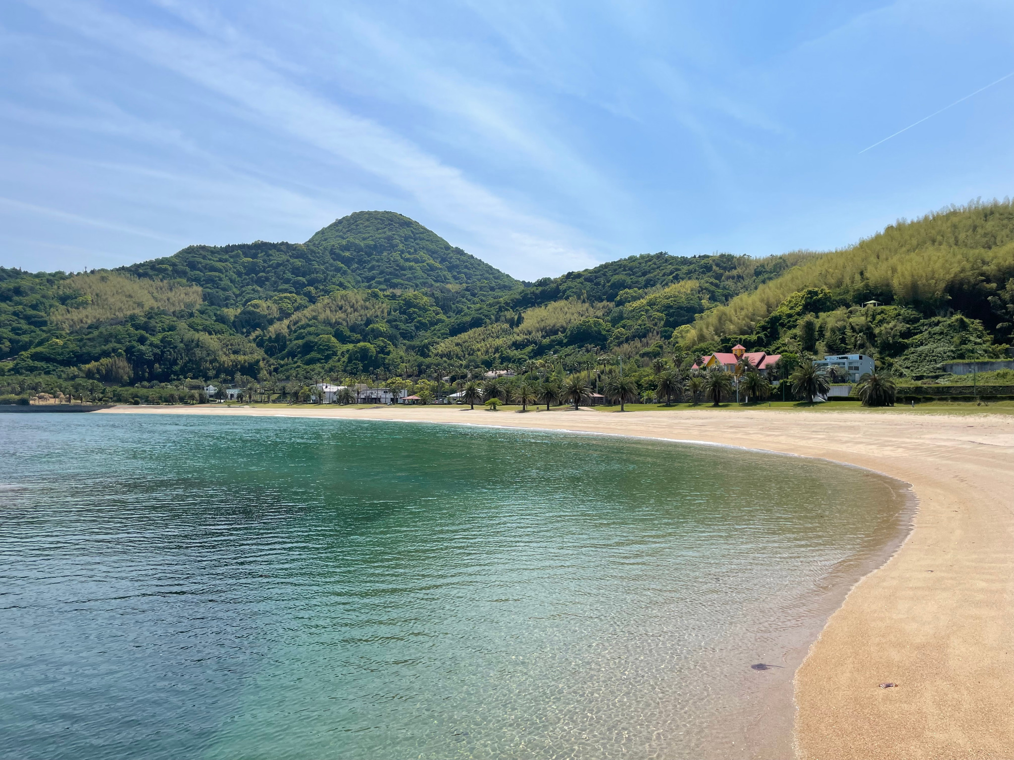 片添ヶ浜海水浴場の向かい(道路を挟んで)|和室・広々ワンルーム