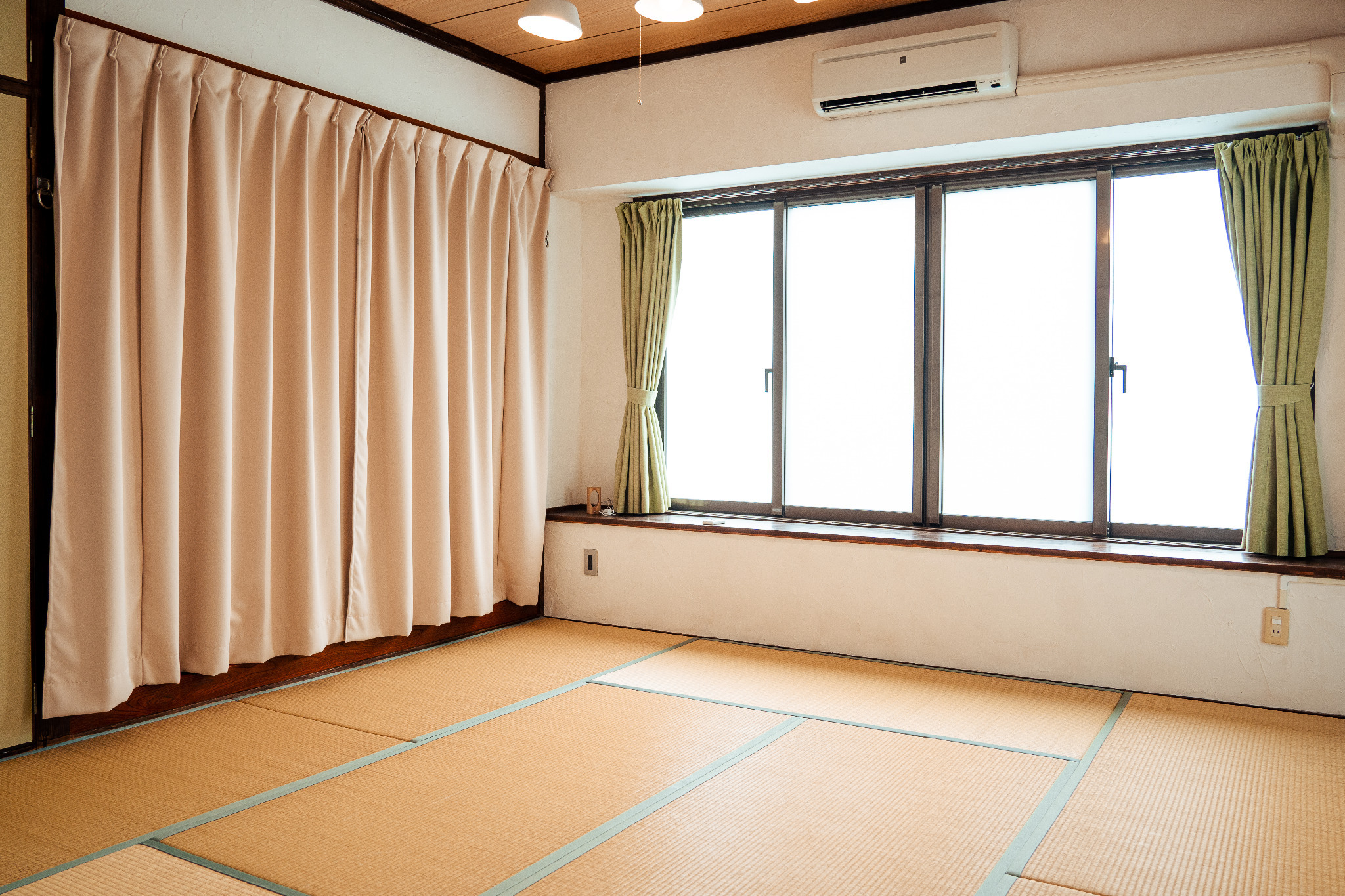 外国人住宅タイプの広々一軒家宿