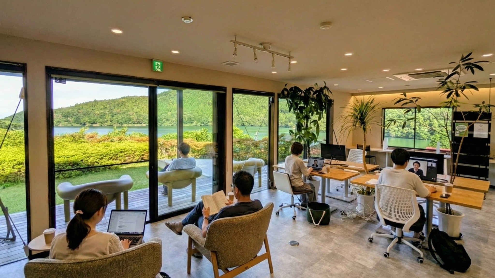 【素泊まり】湖畔の絶景10畳和室・広縁付/シャワー・トイレ付(温泉近隣)&ワークラウンジ無料【禁煙】