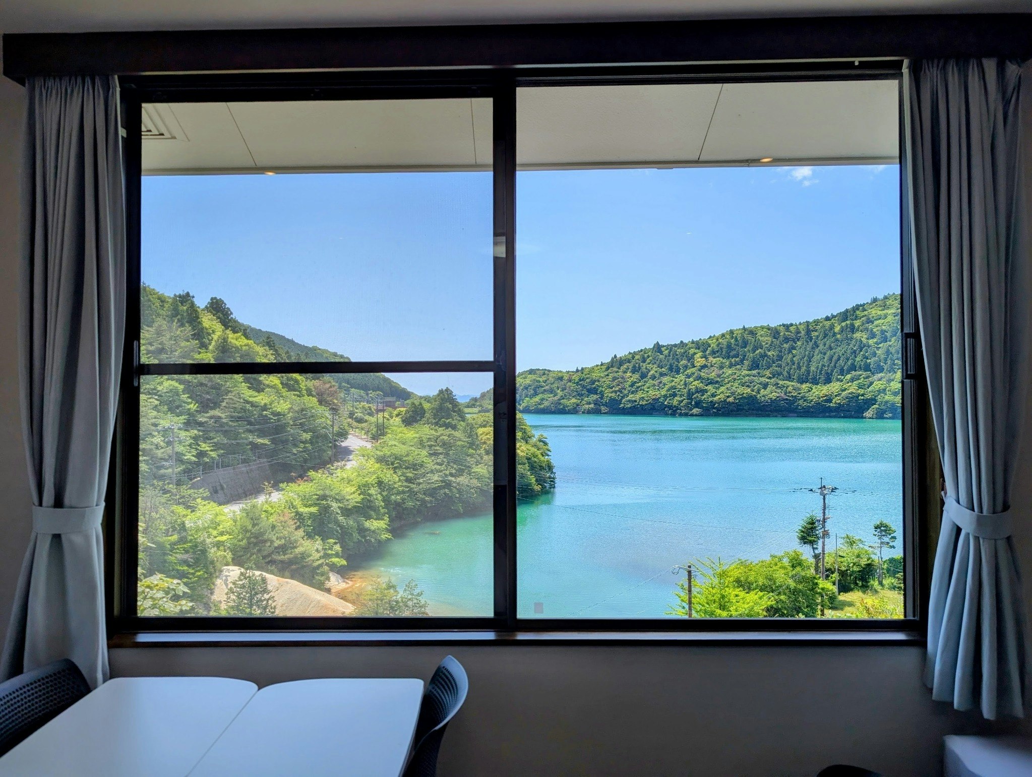 【素泊まり】湖畔の絶景「角部屋・洋室」/専用シャワー・トイレ完備&ワークラウンジ無料【禁煙】