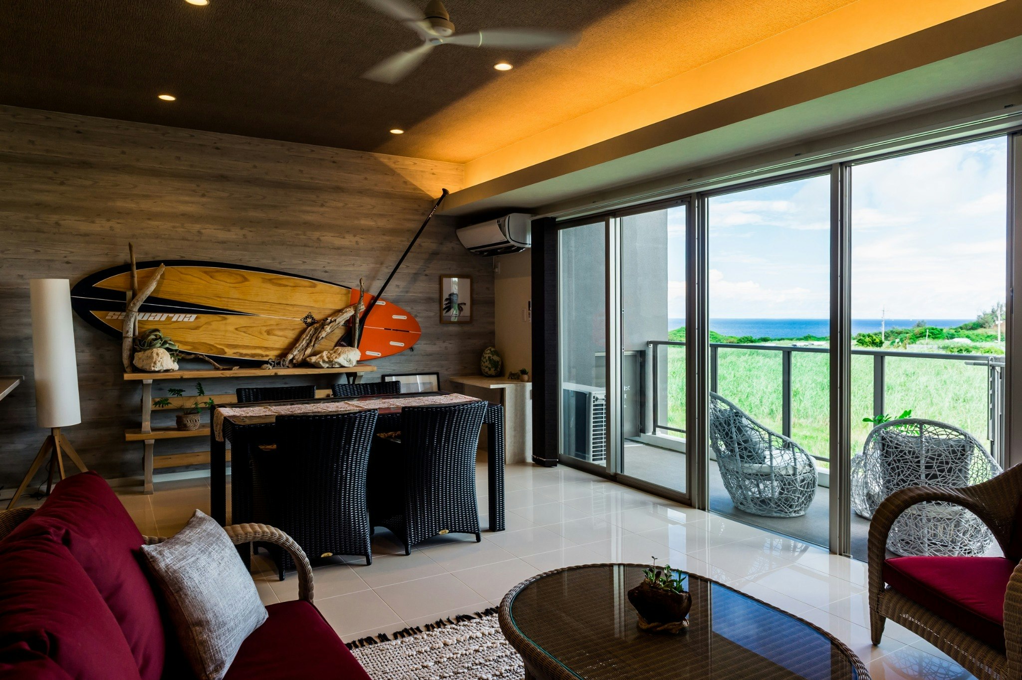 OR211リビング広々!海とウージ畑のコントラスト!