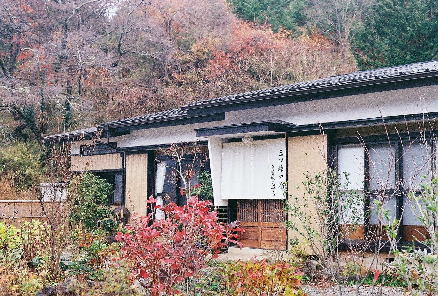 富士山の麓にある大正浪漫を感じる家「三ッ峠の宿」