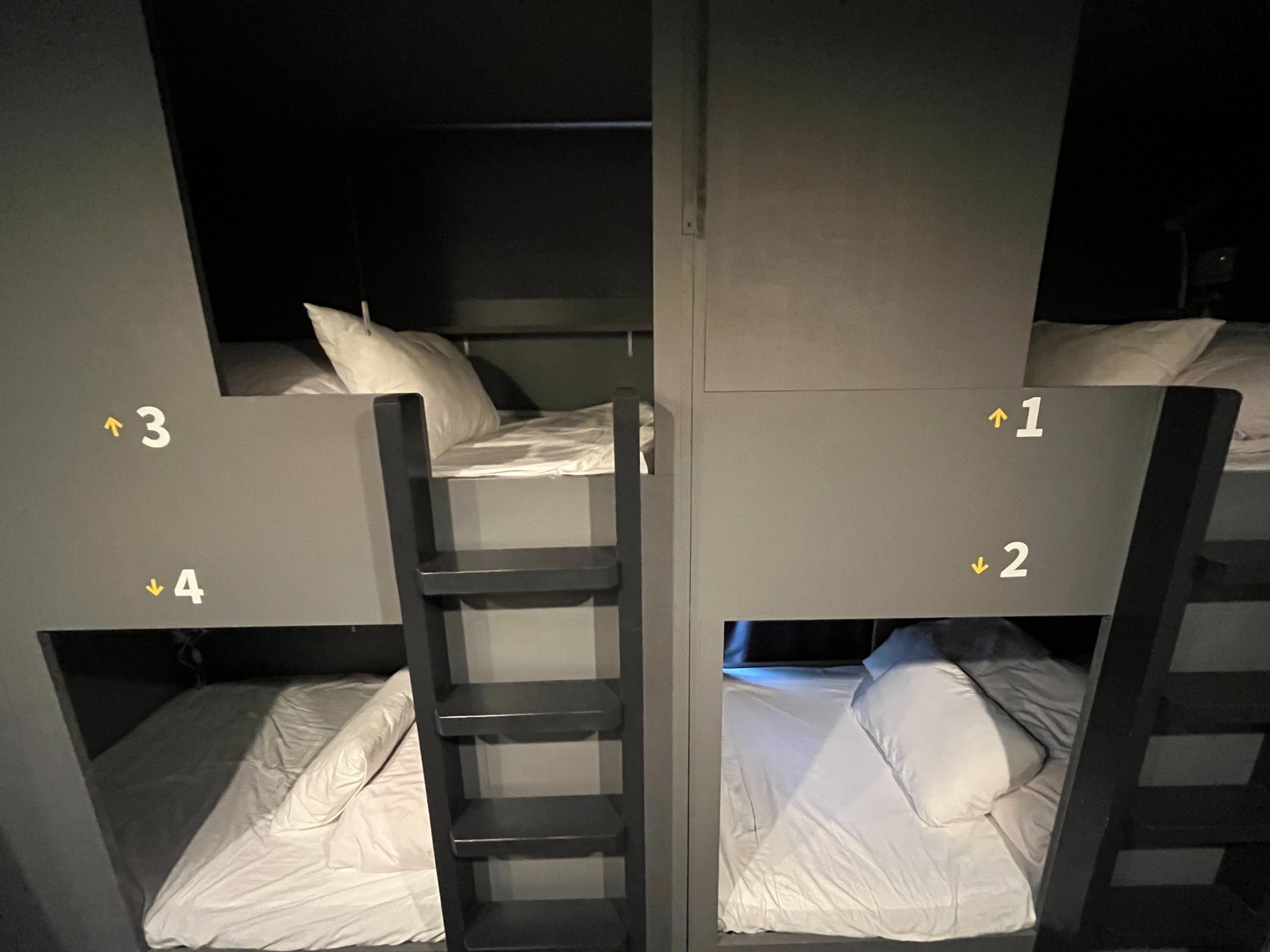 6名部屋(2段ベッド×3)