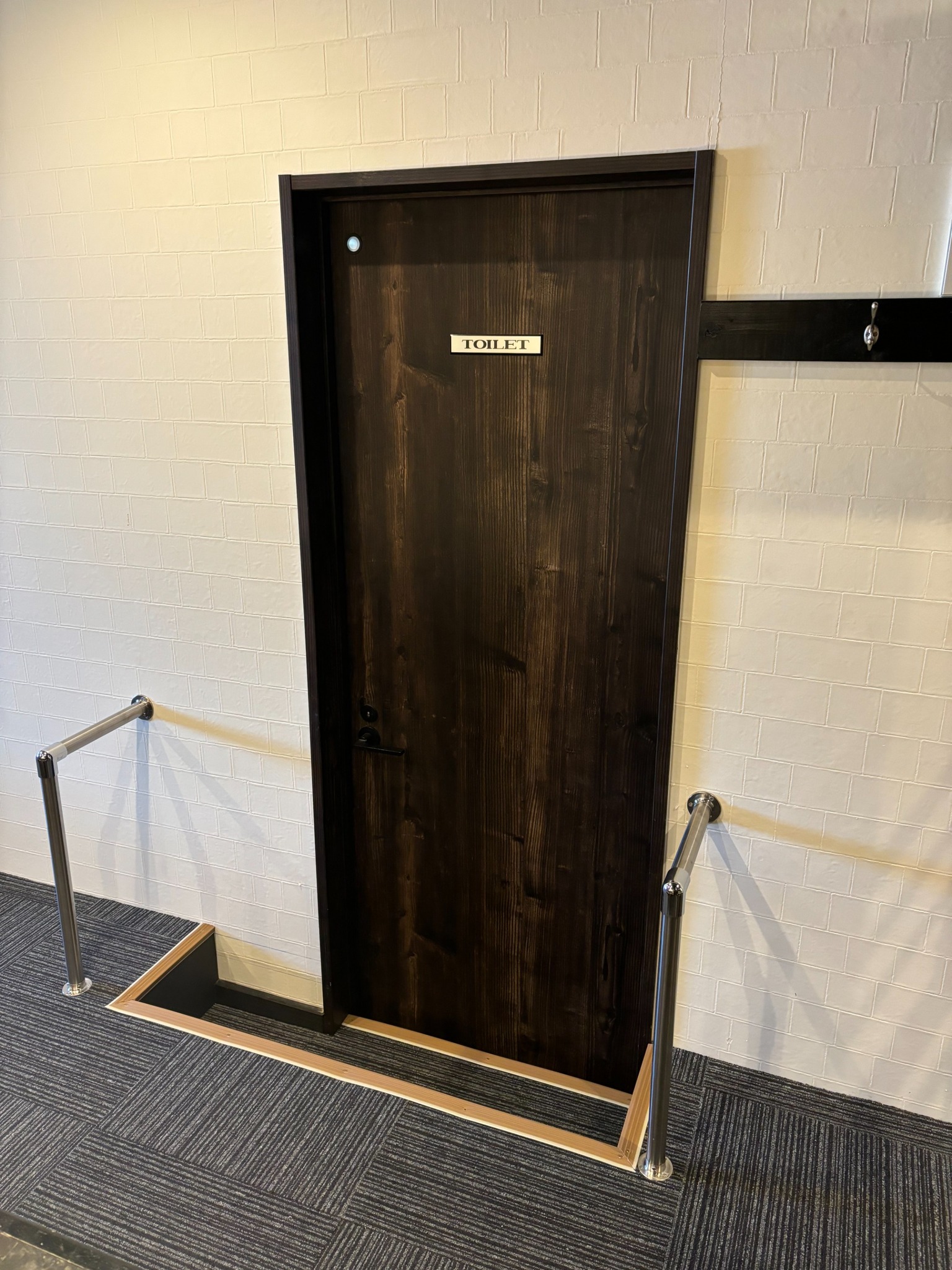 「八福縁」1階カウンターテーブル付セミダブルベット1台・2段ベット2台