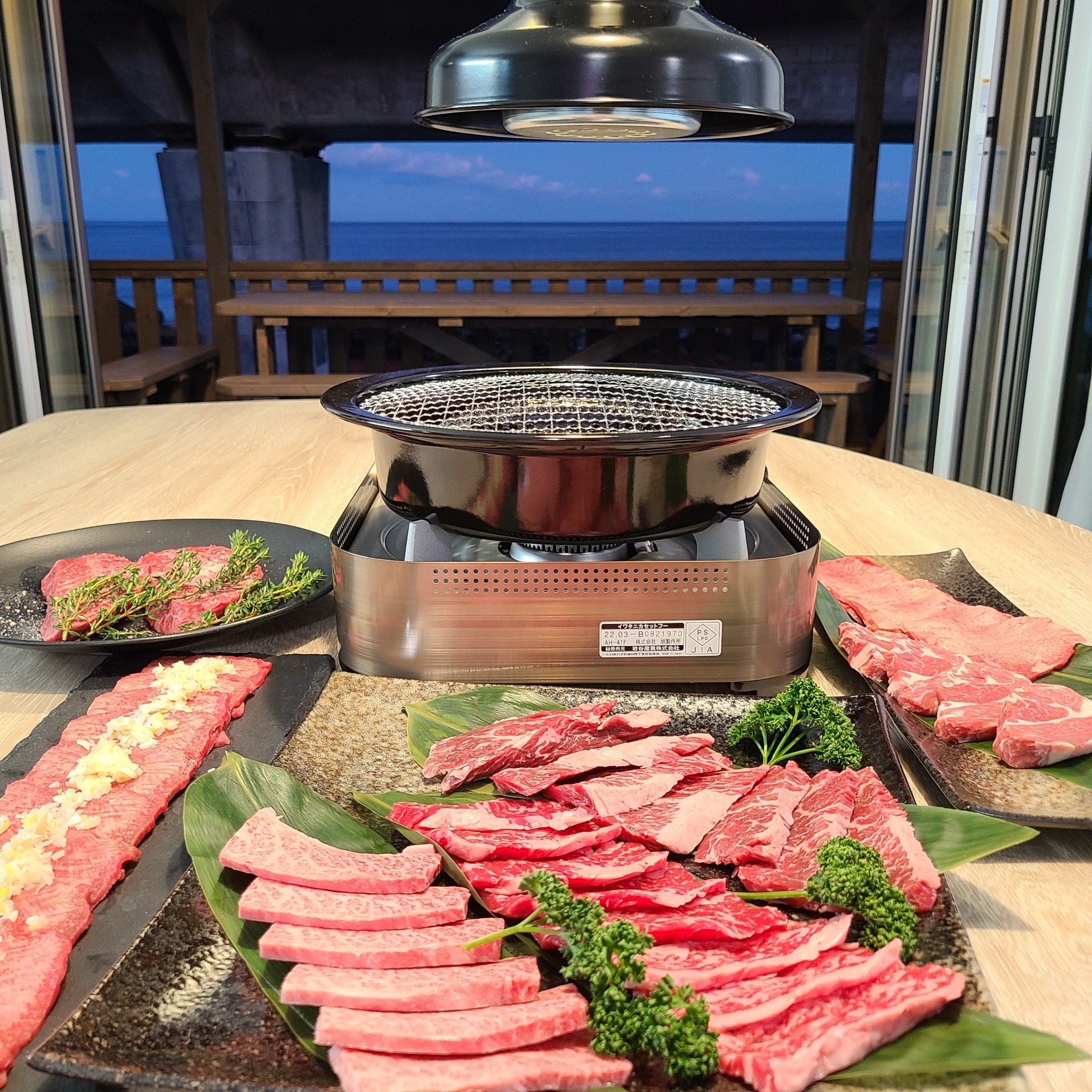 リビングで焼肉可! ~心地よい波音が聞こえる別荘~ 2023【新築】オープン! 【2泊より】