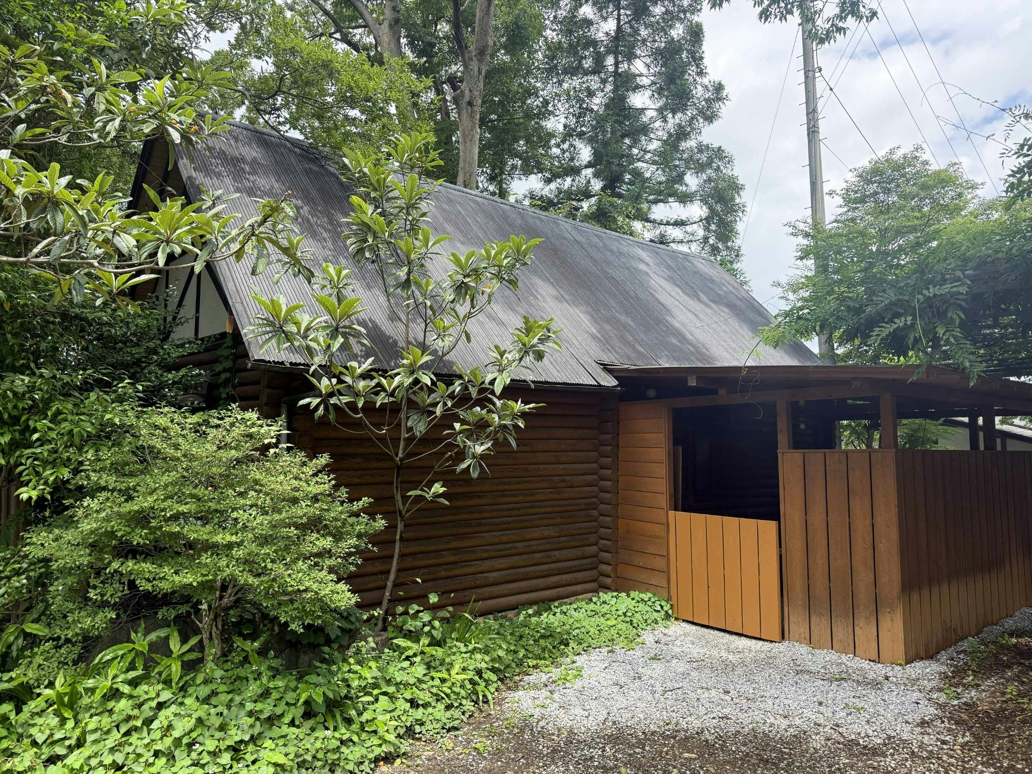 雨の日でもBBQ可能!山の麓のログハウス・ペット可(バス・トイレ付)