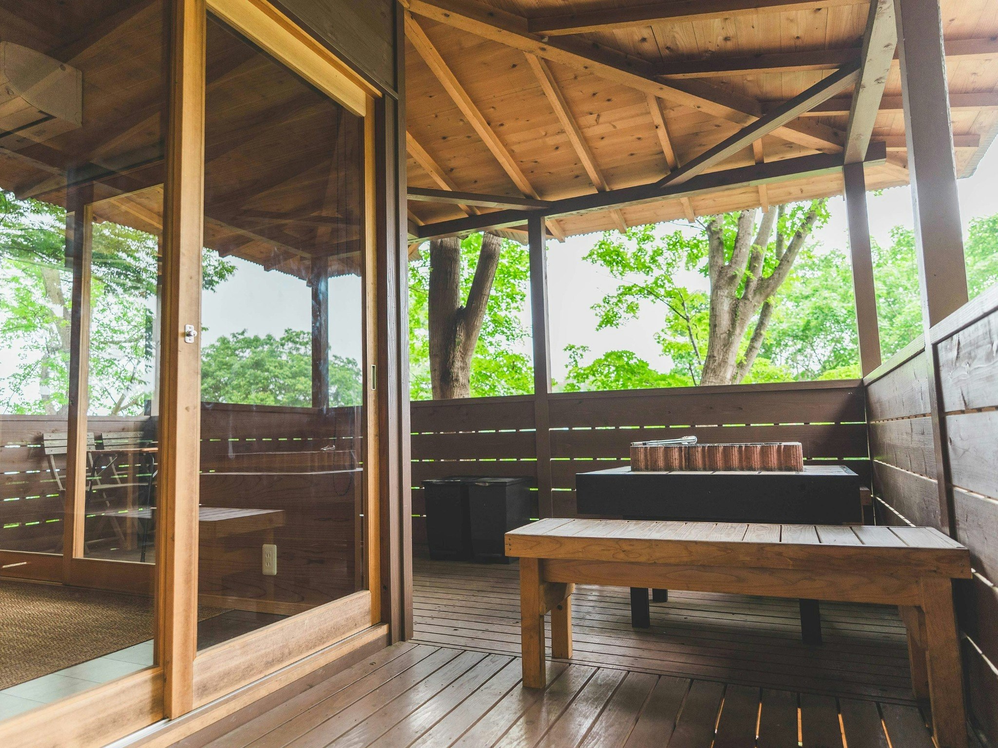 雨の日でもBBQ可能!山の上の絶景コテージ・ペット可(シャワー・トイレ付)