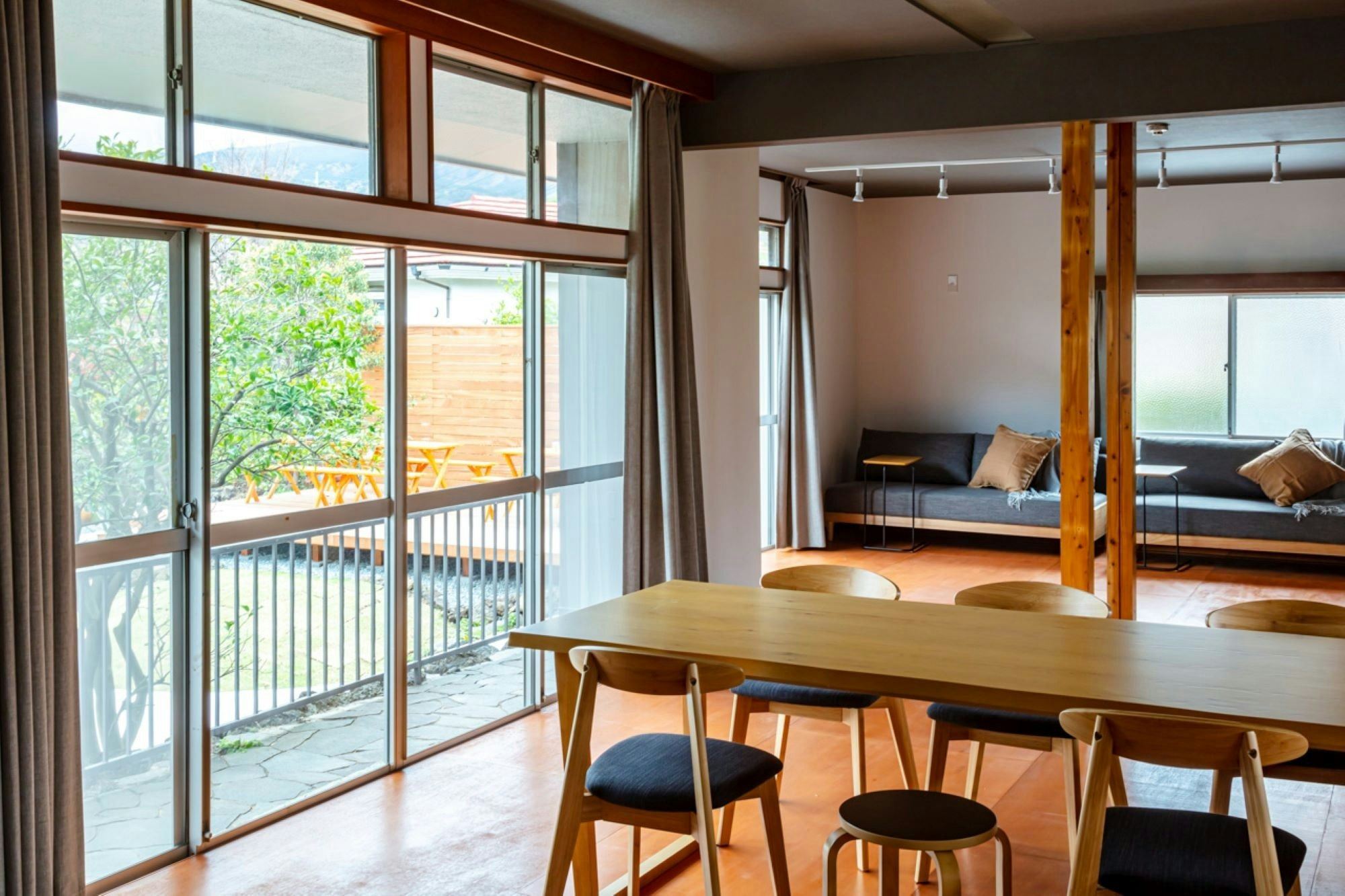 【天然温泉つき】四季の感じられるモダン別荘!大自然にたたずむくつろぎ空間!