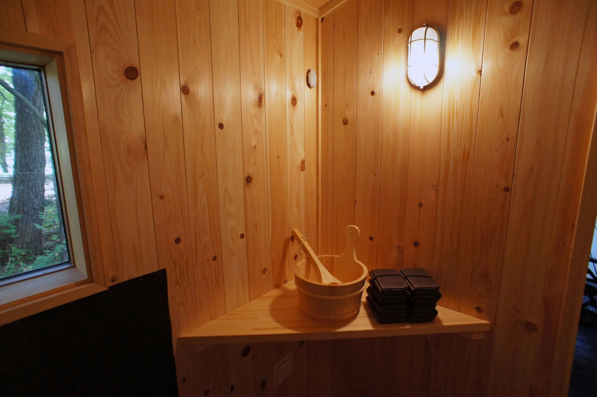 HARUNA WING ゴルフコースを一望する森の中のプライベートコテージ