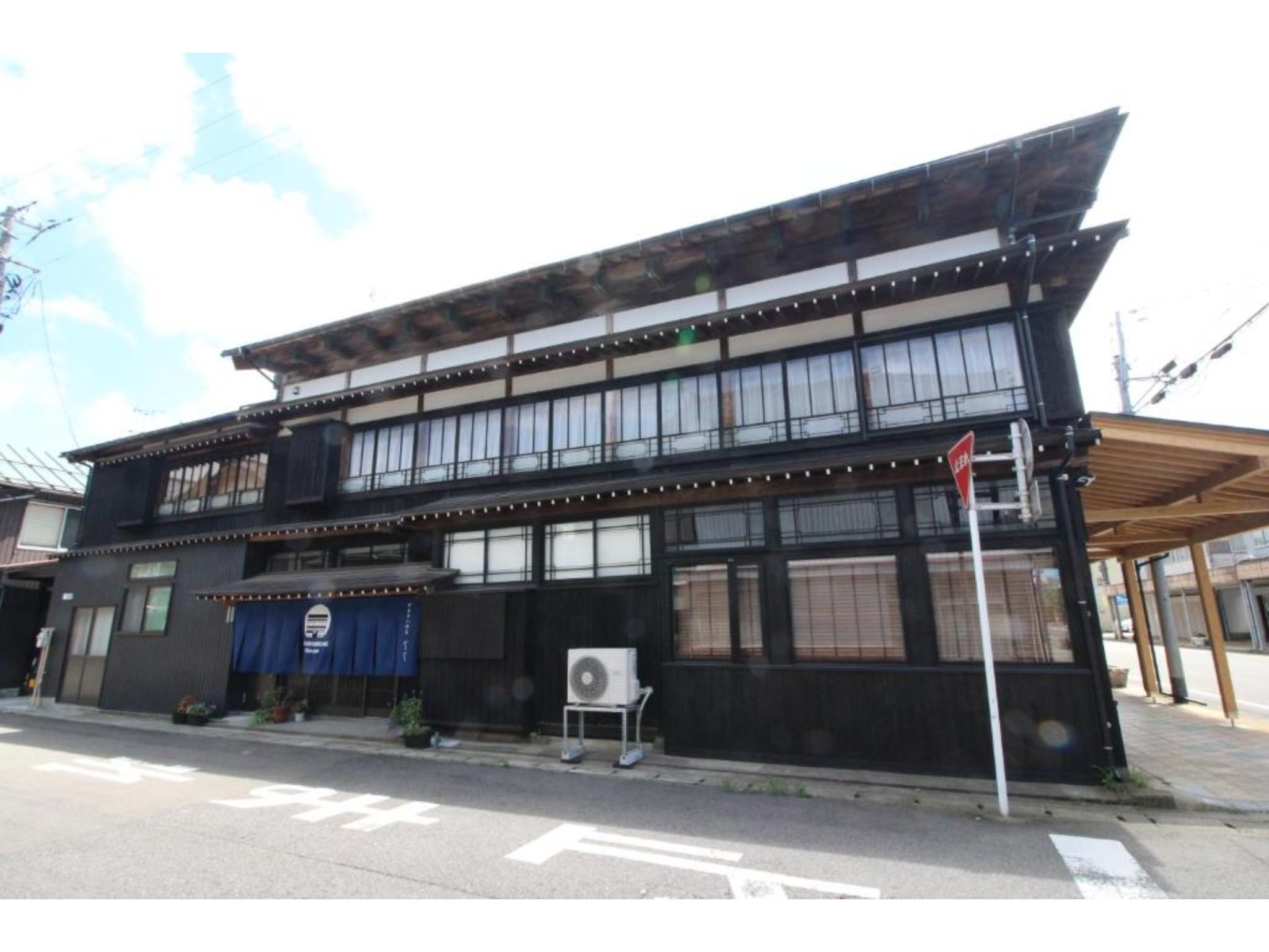 ツインルーム(個室)共用シャワールーム、トイレ