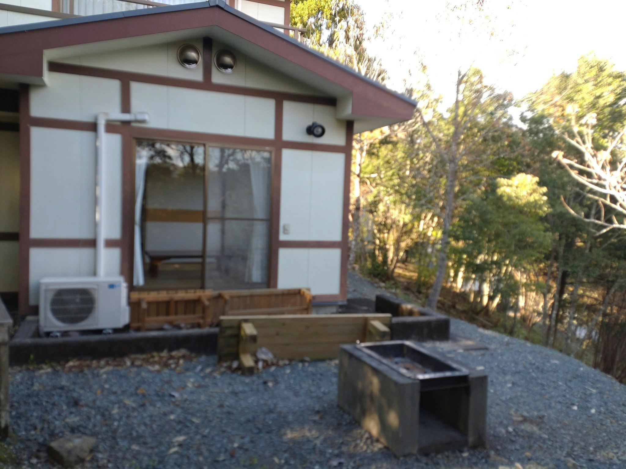 お日にち限定! 13時IN or 12時OUT 8名用コテージ