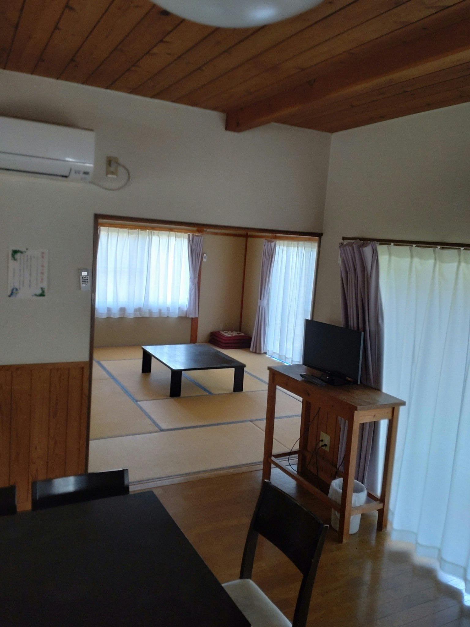 お日にち限定! 13時IN or 12時OUT 8名用コテージ