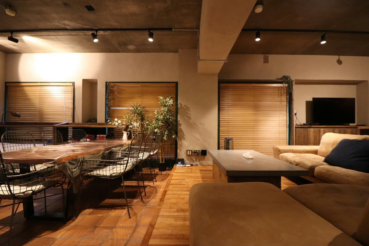 新宿御苑から徒歩4分の好立地物件!最大8名宿泊可能!WiFi有・ショッピングも遊びも最適!サンモール