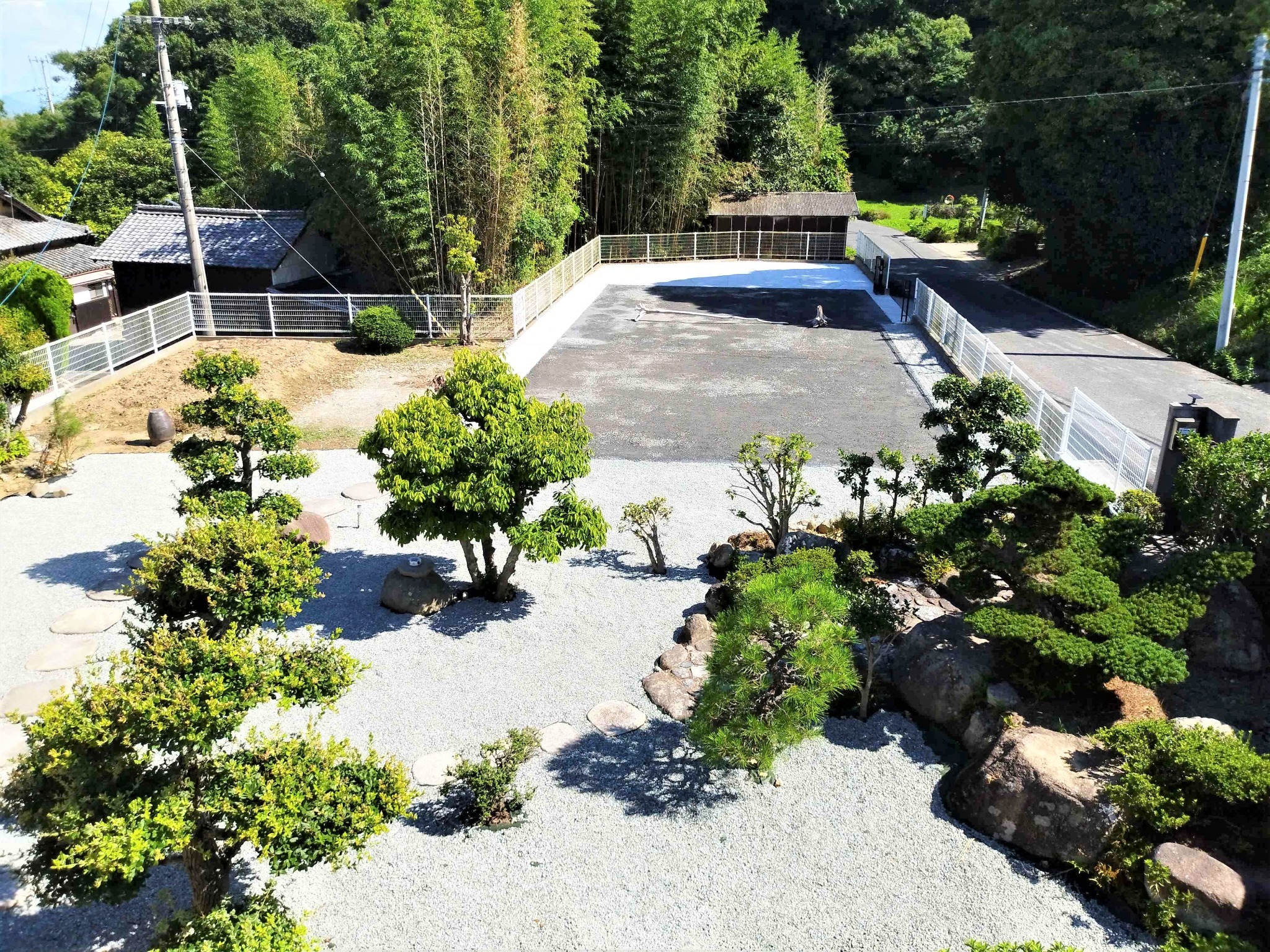 紫雲出山の麓、250坪の戸建&日本庭園、 1階約100m2は貸切状態で利用可。父母ヶ浜迄車19分