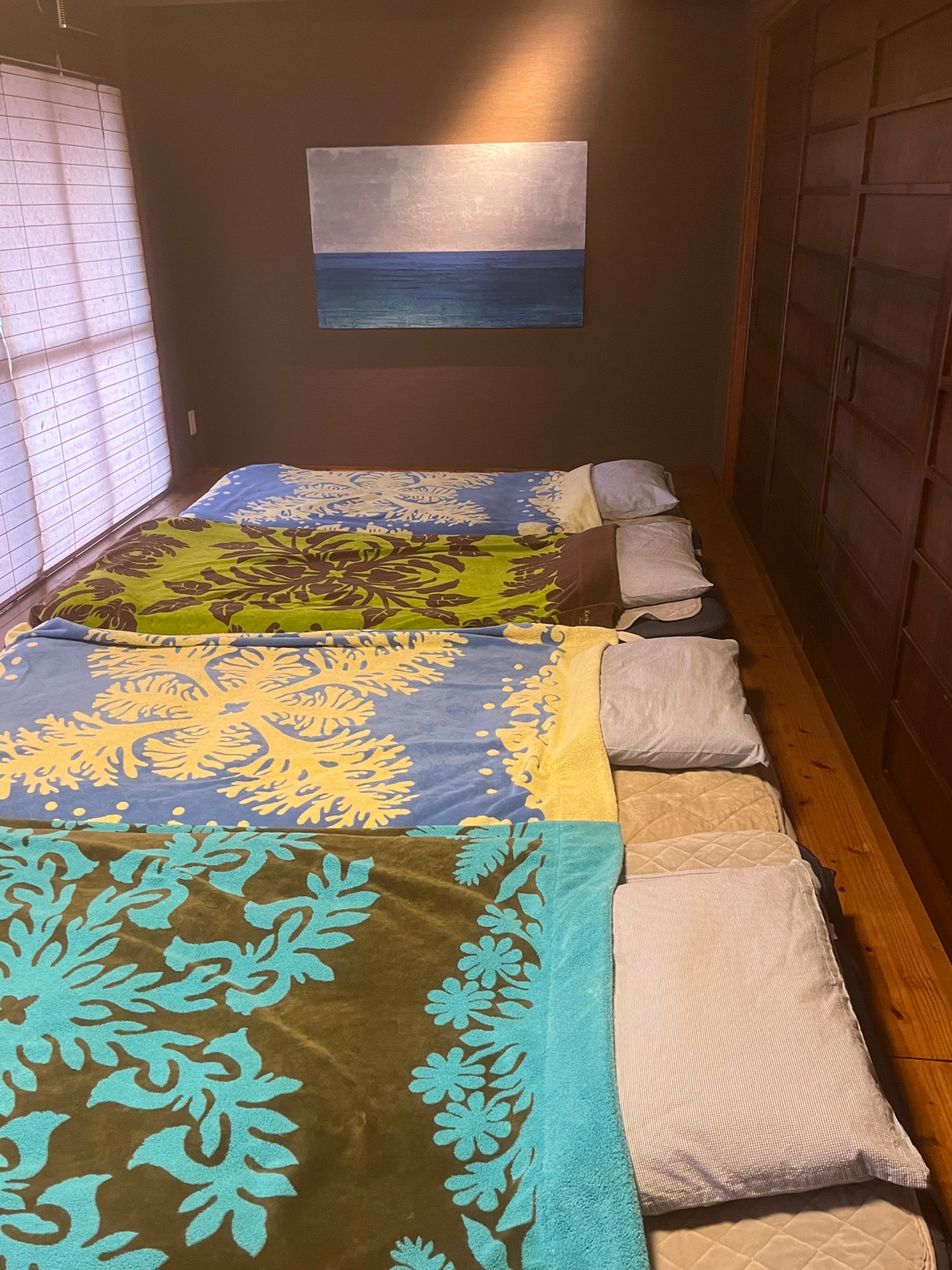 一階沖縄料理店より夕食プレゼント付き⭐︎ご宿泊は小学生以上の方⭐︎無料駐車場⭐︎二階全て貸切